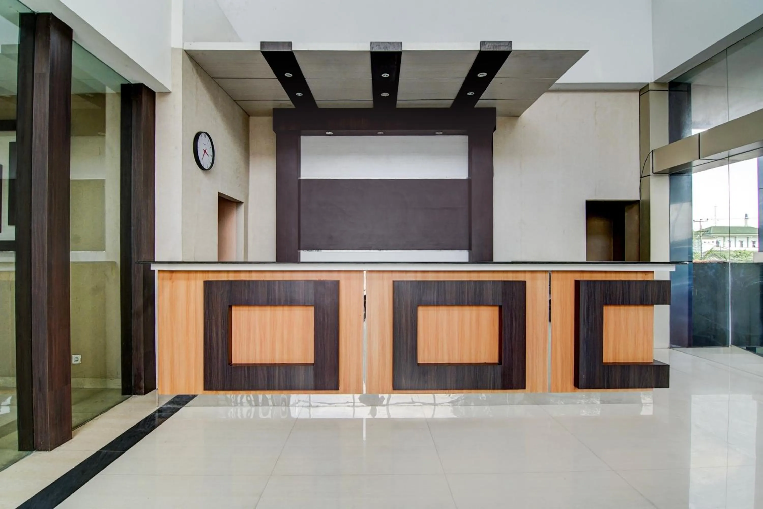 Lobby or reception in Townhouse Oak Pekanbaru near Mall Pekanbaru formerly Hotel Grand Sahara