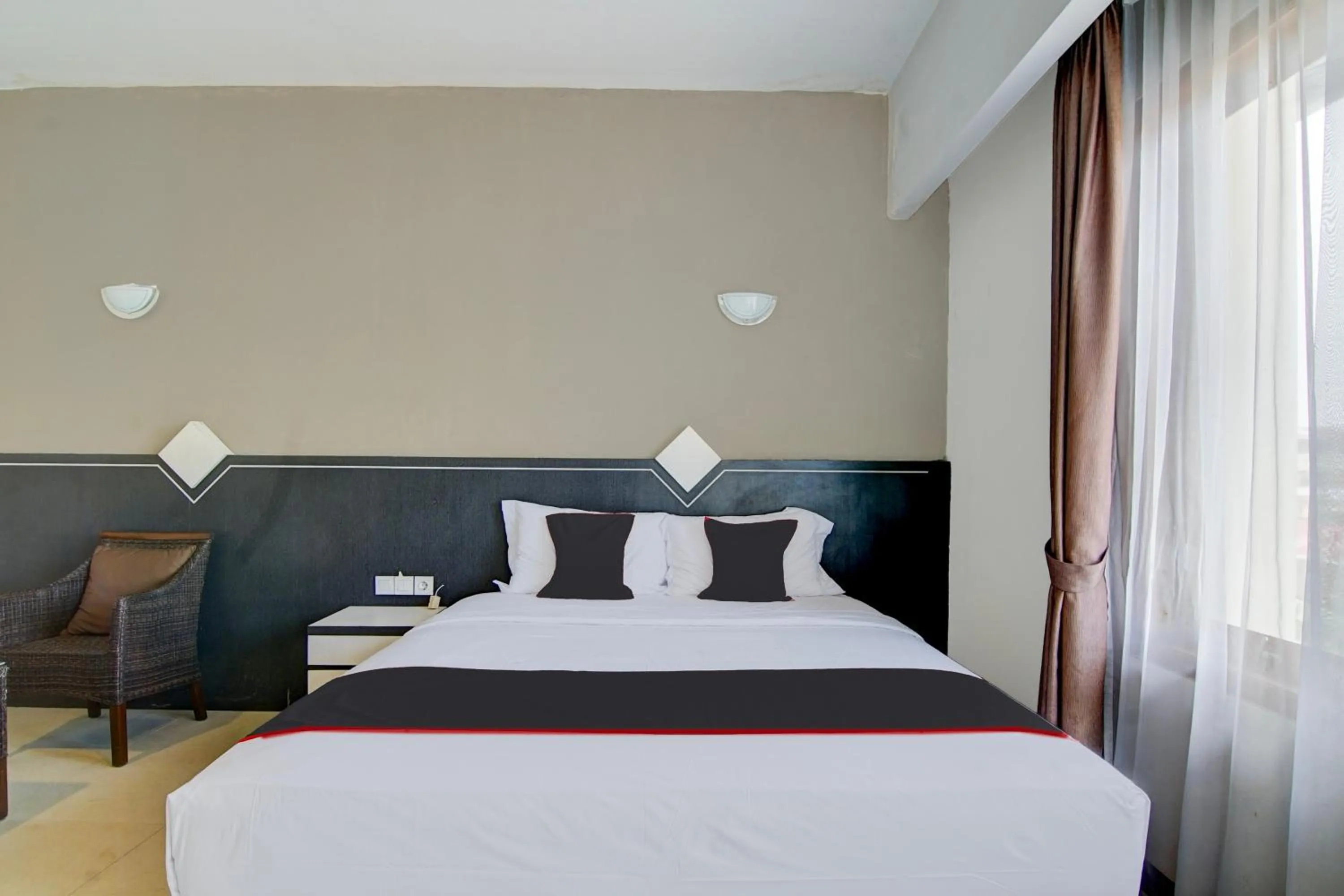 Bedroom, Bed in Townhouse Oak Pekanbaru near Mall Pekanbaru formerly Hotel Grand Sahara