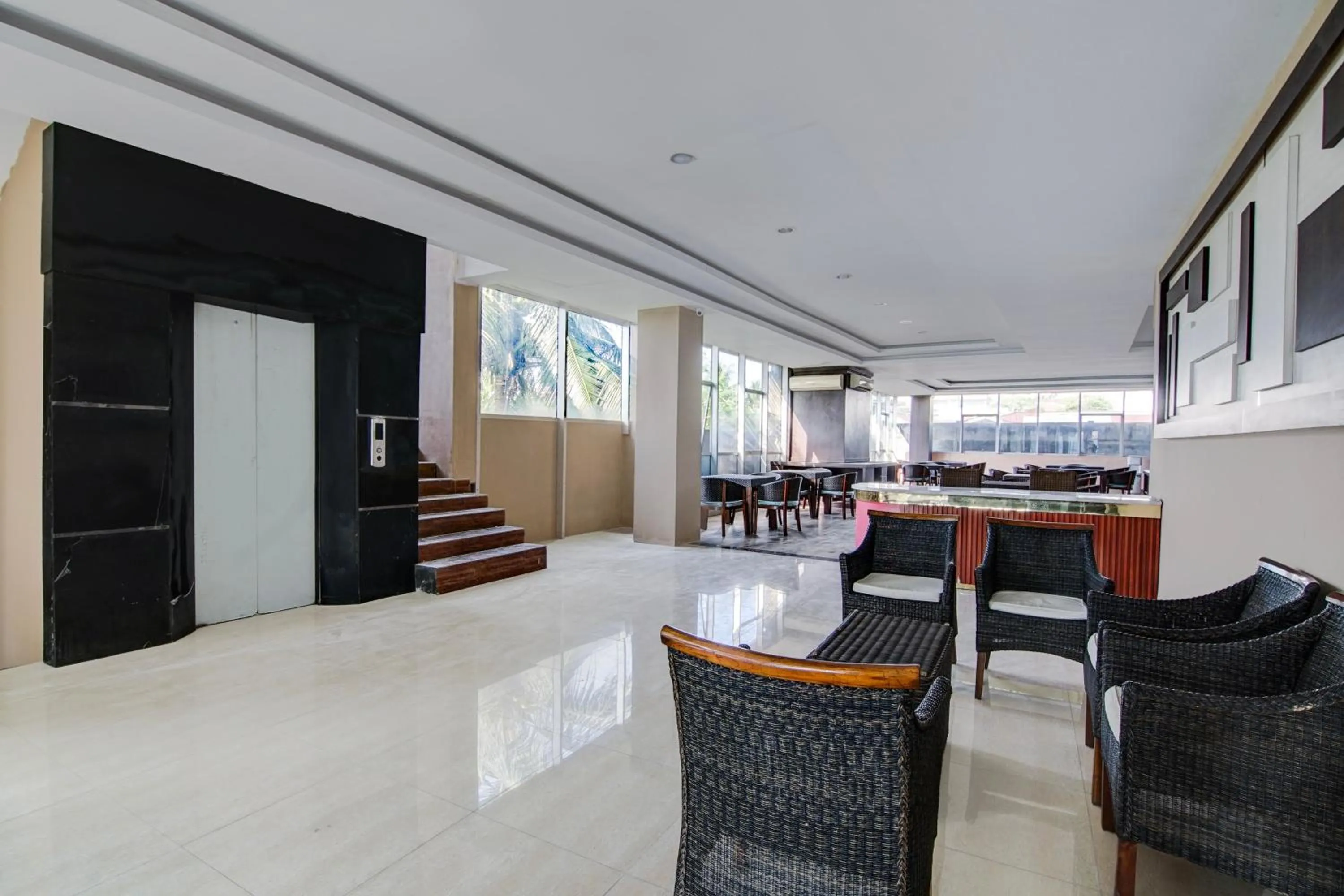 Restaurant/places to eat in Townhouse Oak Pekanbaru near Mall Pekanbaru formerly Hotel Grand Sahara