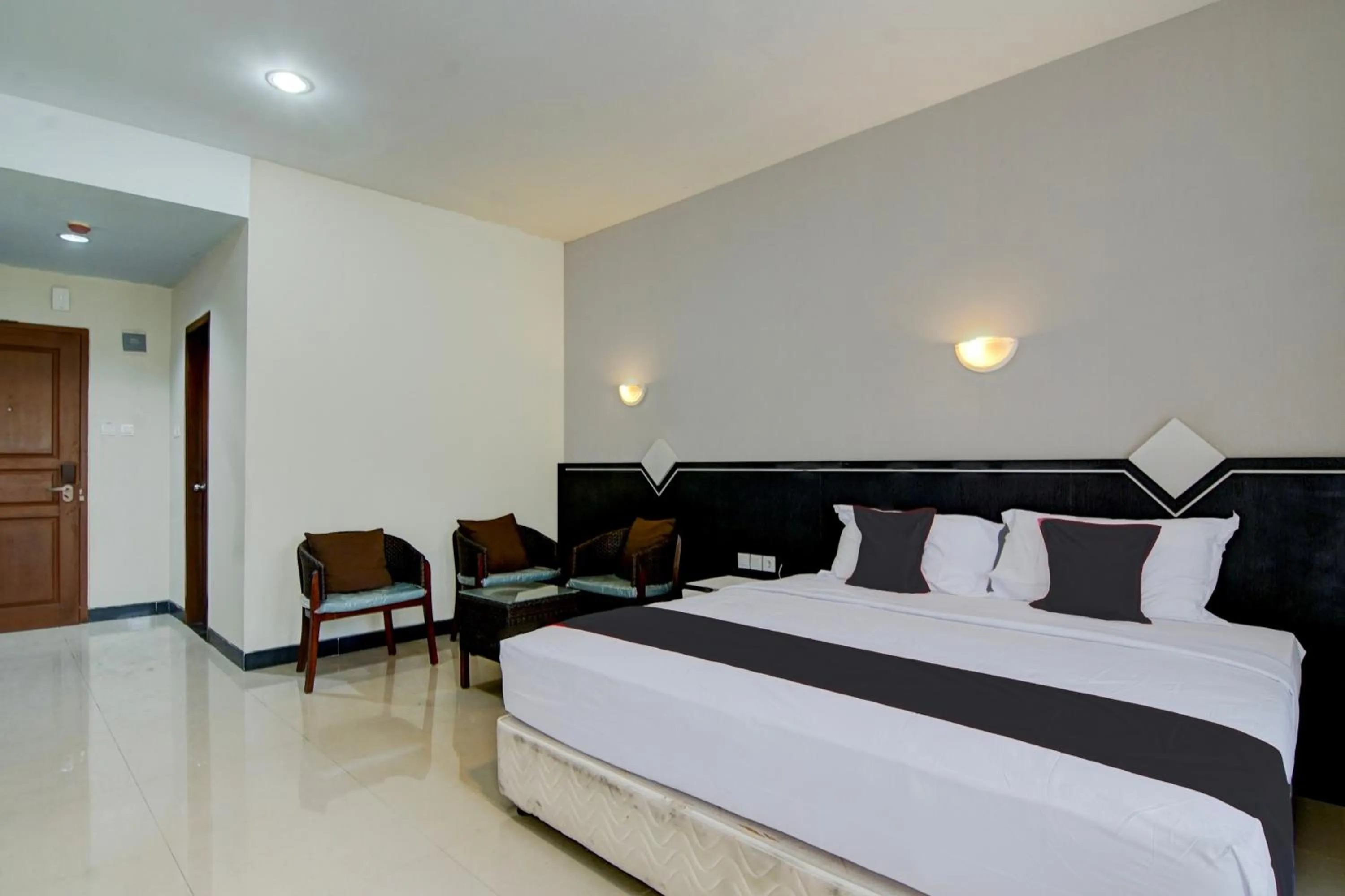Bedroom, Bed in Townhouse Oak Pekanbaru near Mall Pekanbaru formerly Hotel Grand Sahara