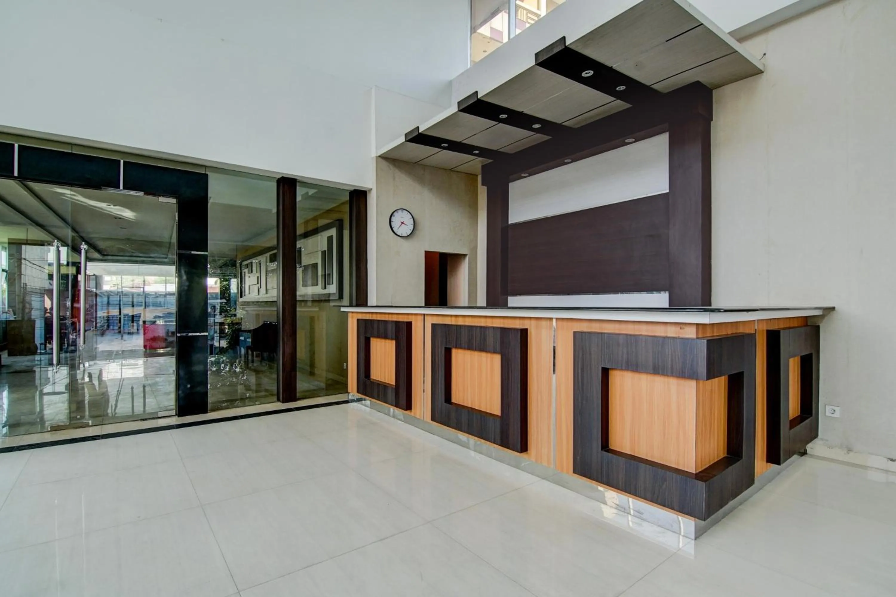 Lobby or reception in Townhouse Oak Pekanbaru near Mall Pekanbaru formerly Hotel Grand Sahara