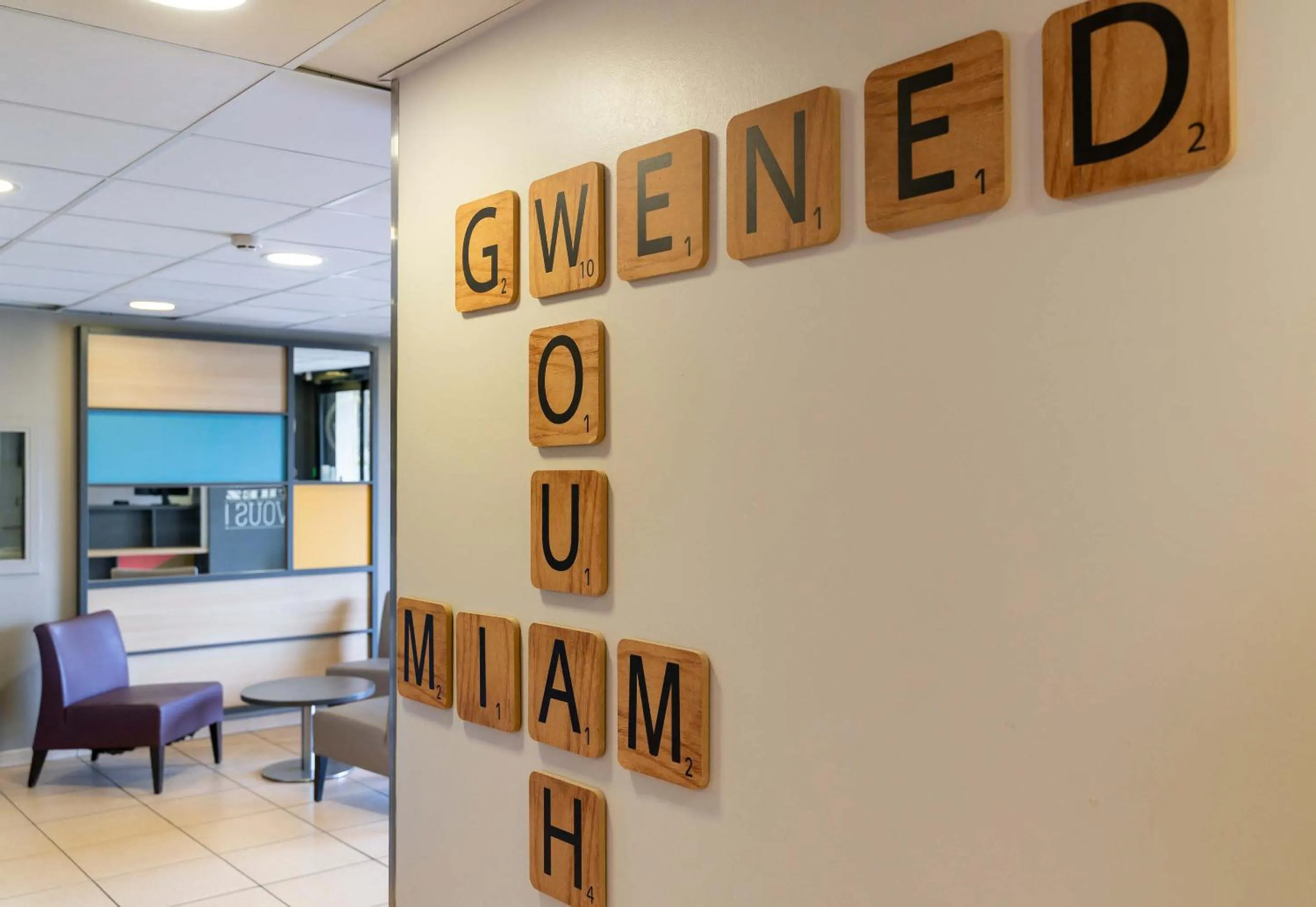 Decorative detail in B&B HOTEL Vannes Ouest Golfe du Morbihan