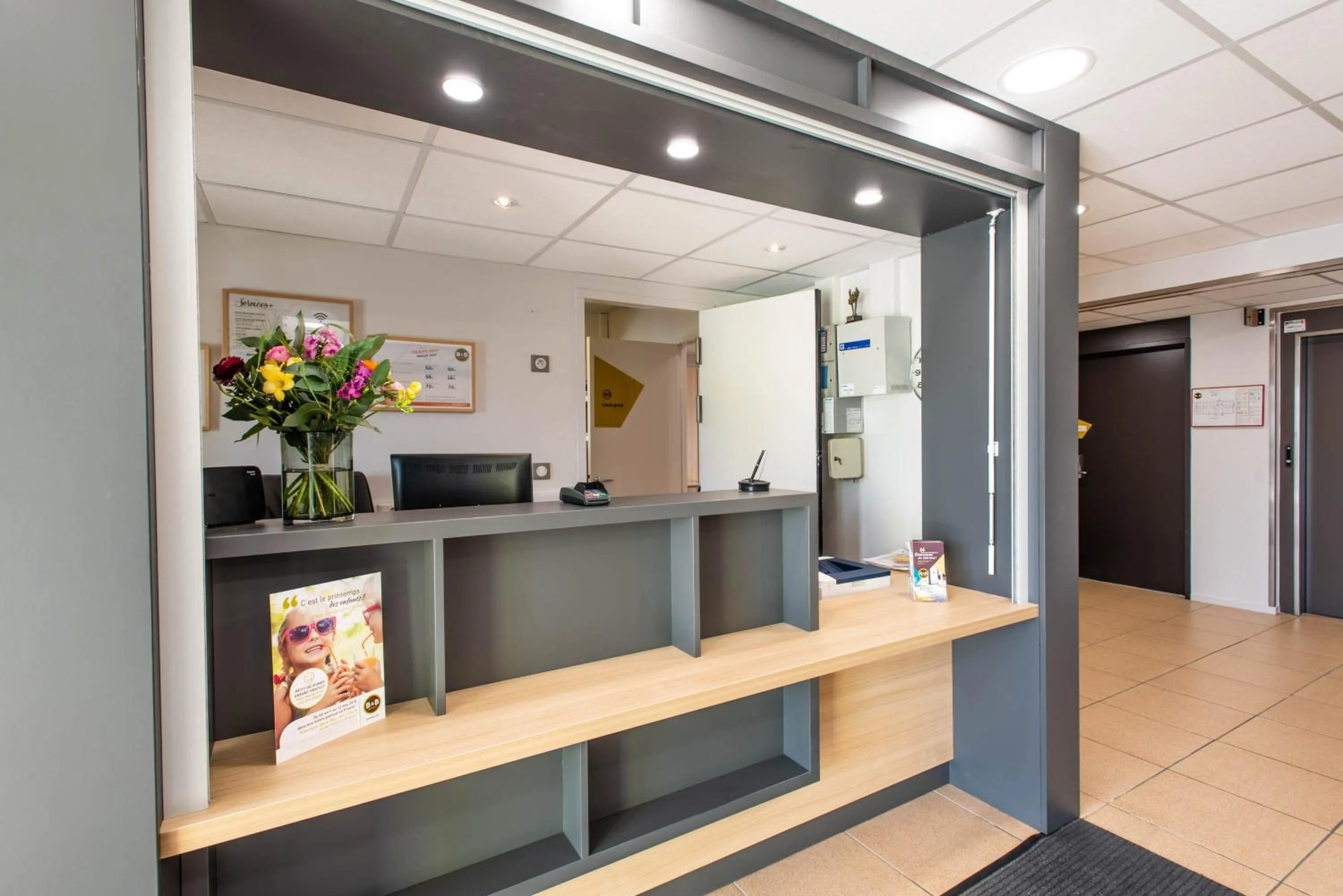 Lobby or reception in B&B HOTEL Vannes Ouest Golfe du Morbihan
