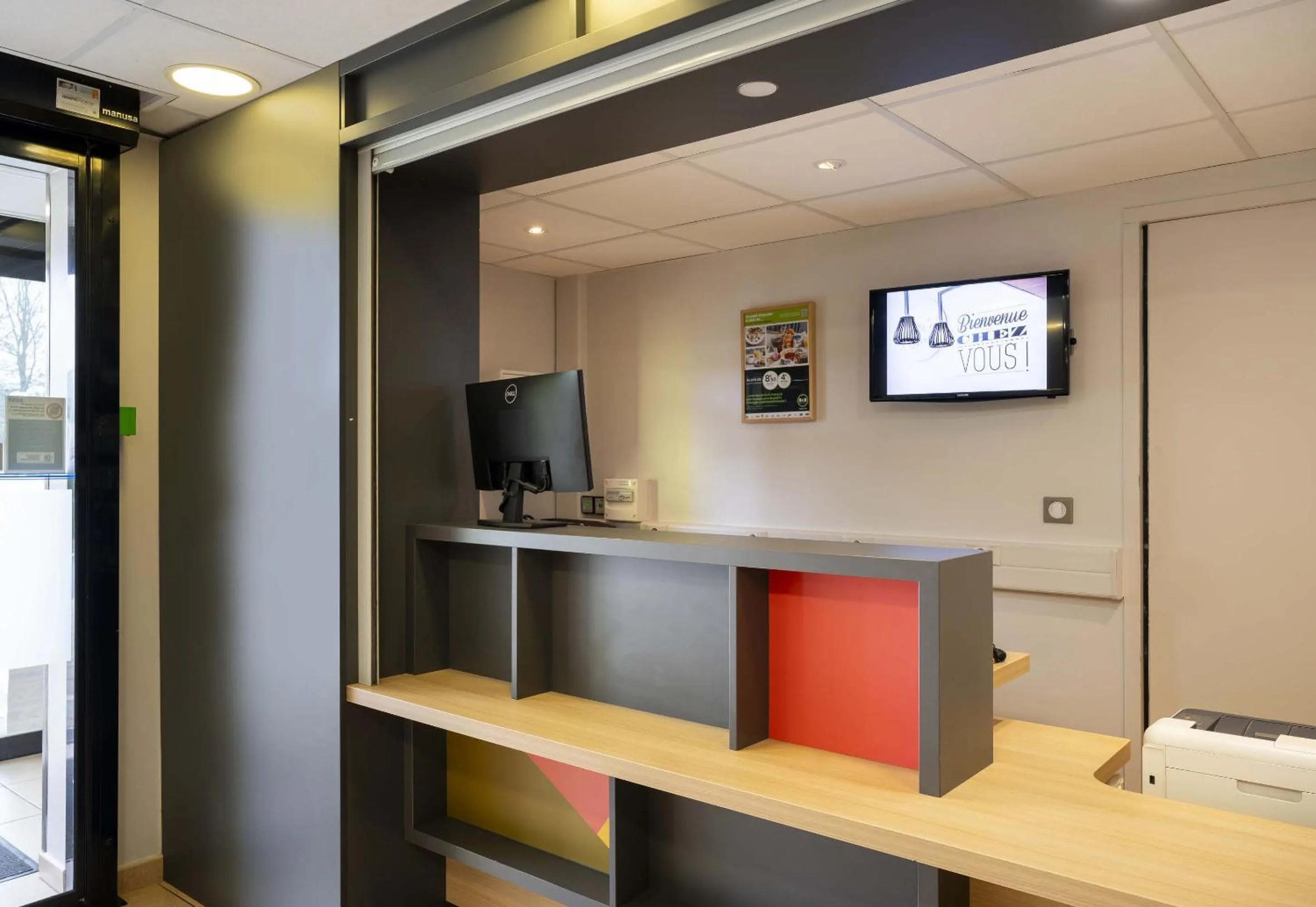 Lobby or reception in B&B HOTEL Vannes Ouest Golfe du Morbihan