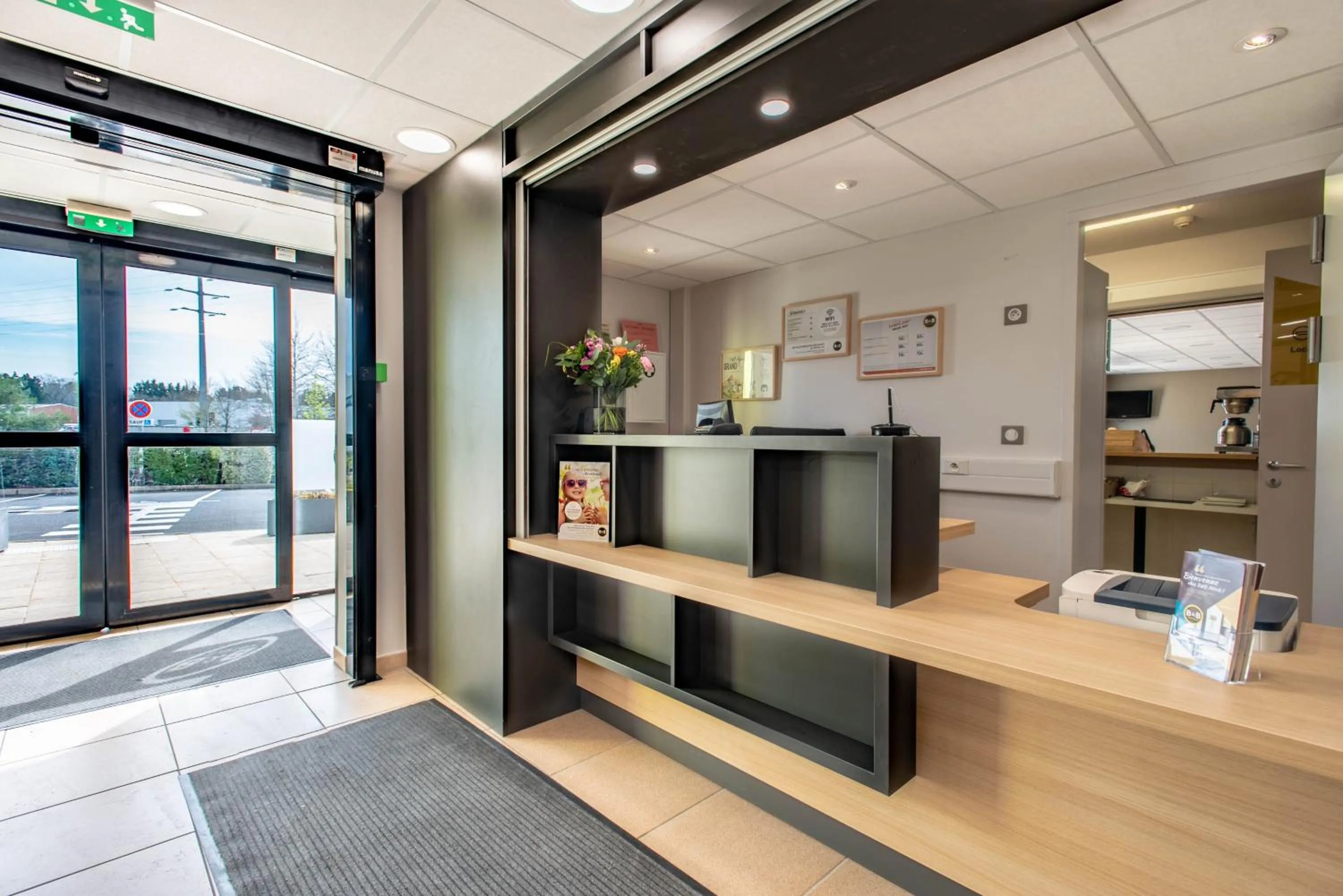 Lobby or reception in B&B HOTEL Vannes Ouest Golfe du Morbihan