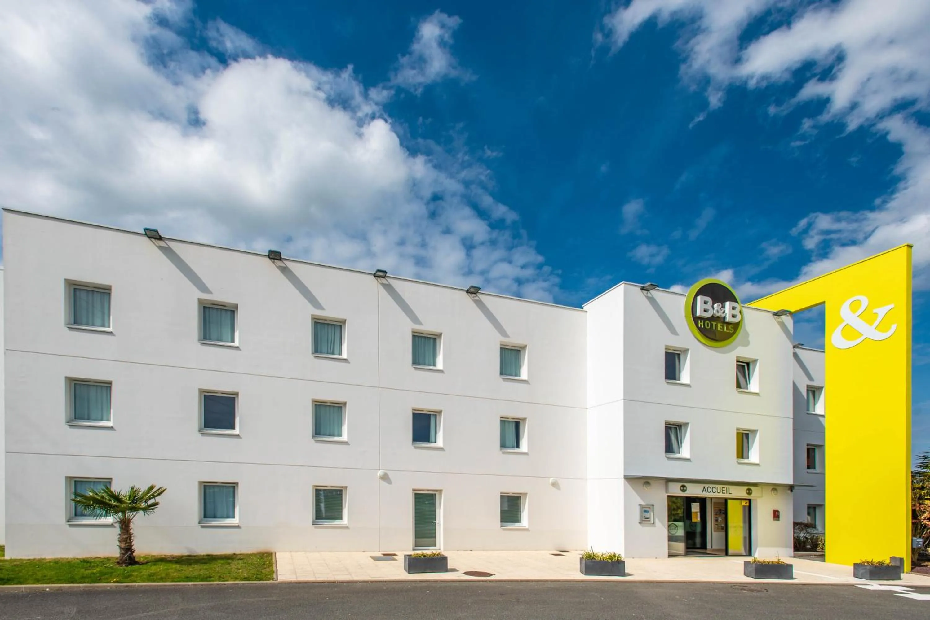 Facade/entrance in B&B HOTEL Vannes Ouest Golfe du Morbihan