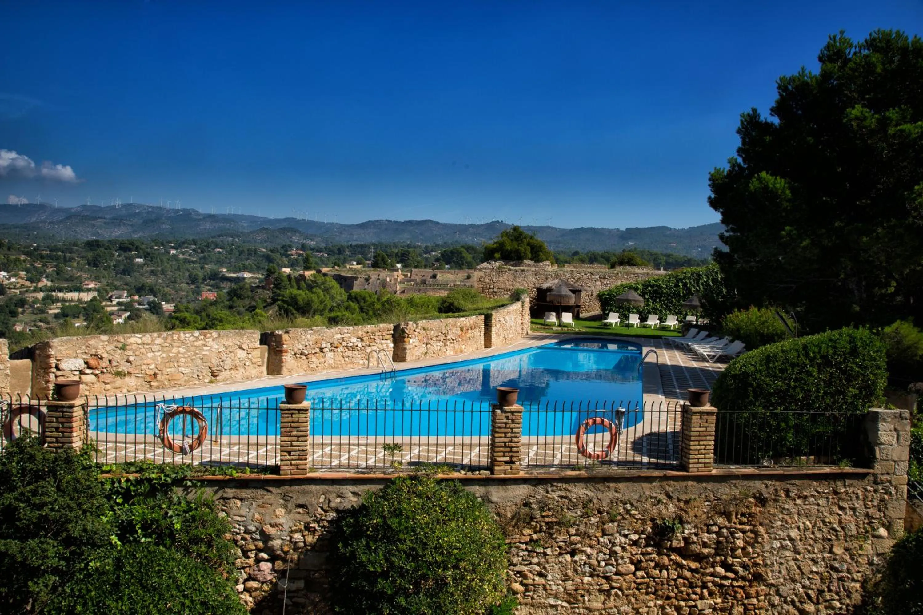 Pool view in Parador de Tortosa