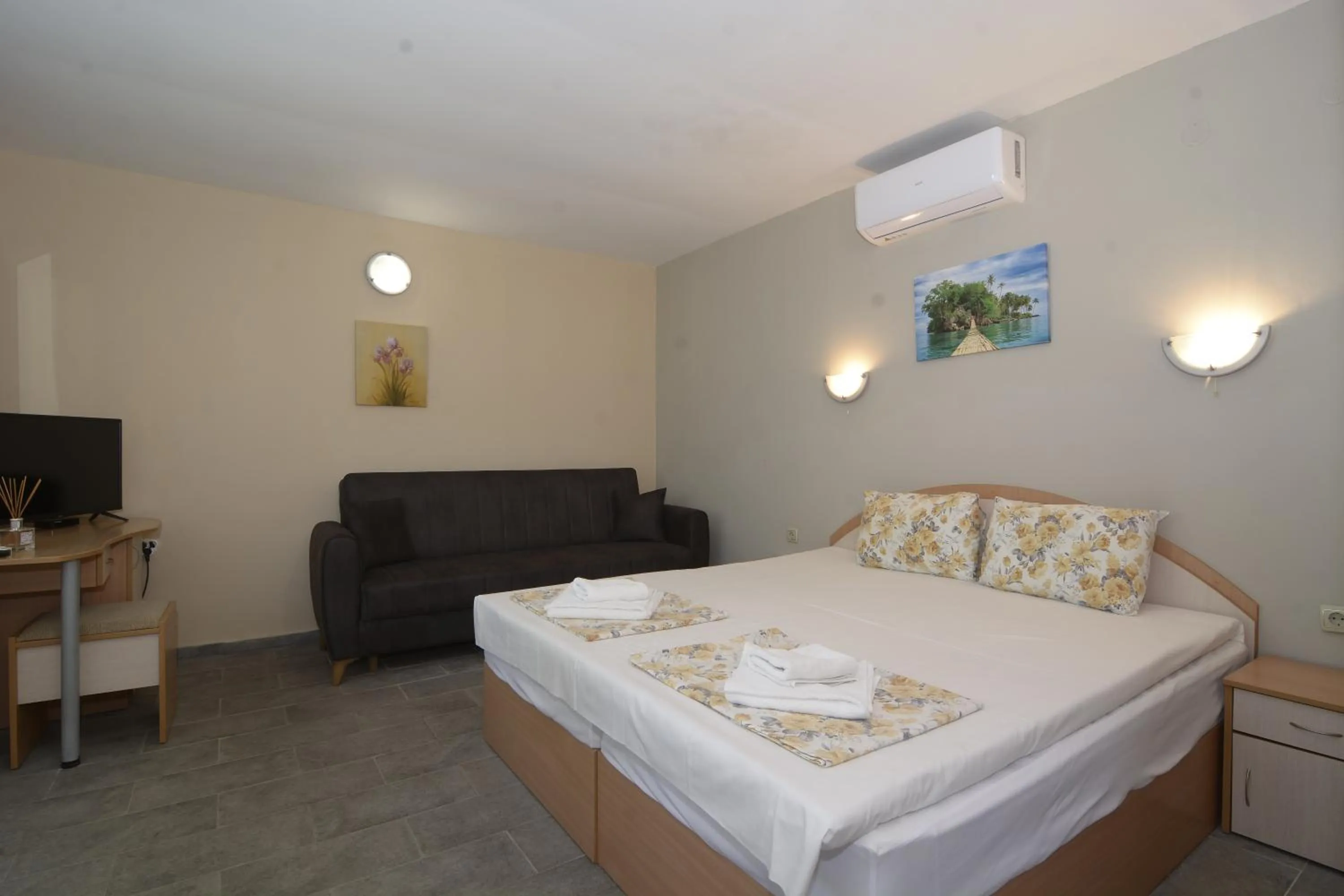 Property building, Bed in Atlantic Complex Ravda