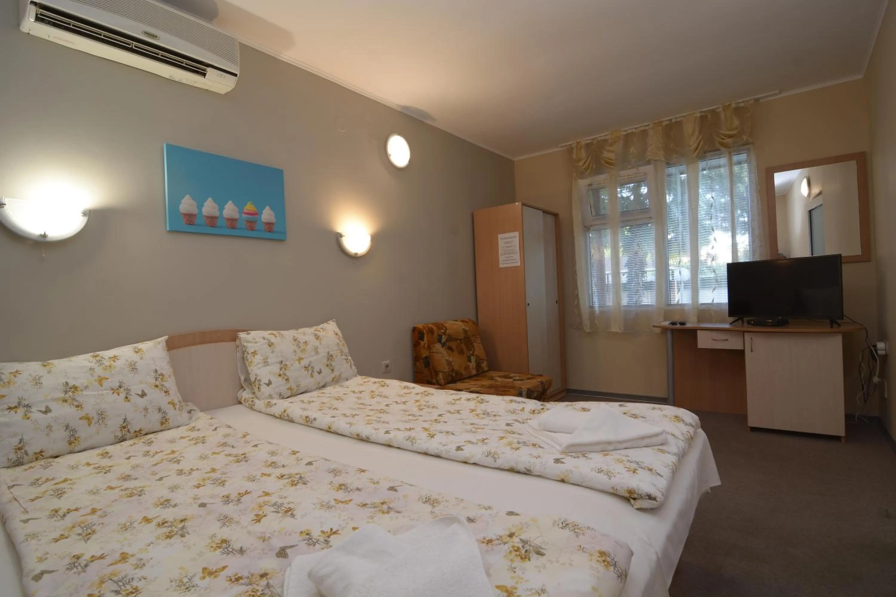Property building, Bed in Atlantic Complex Ravda