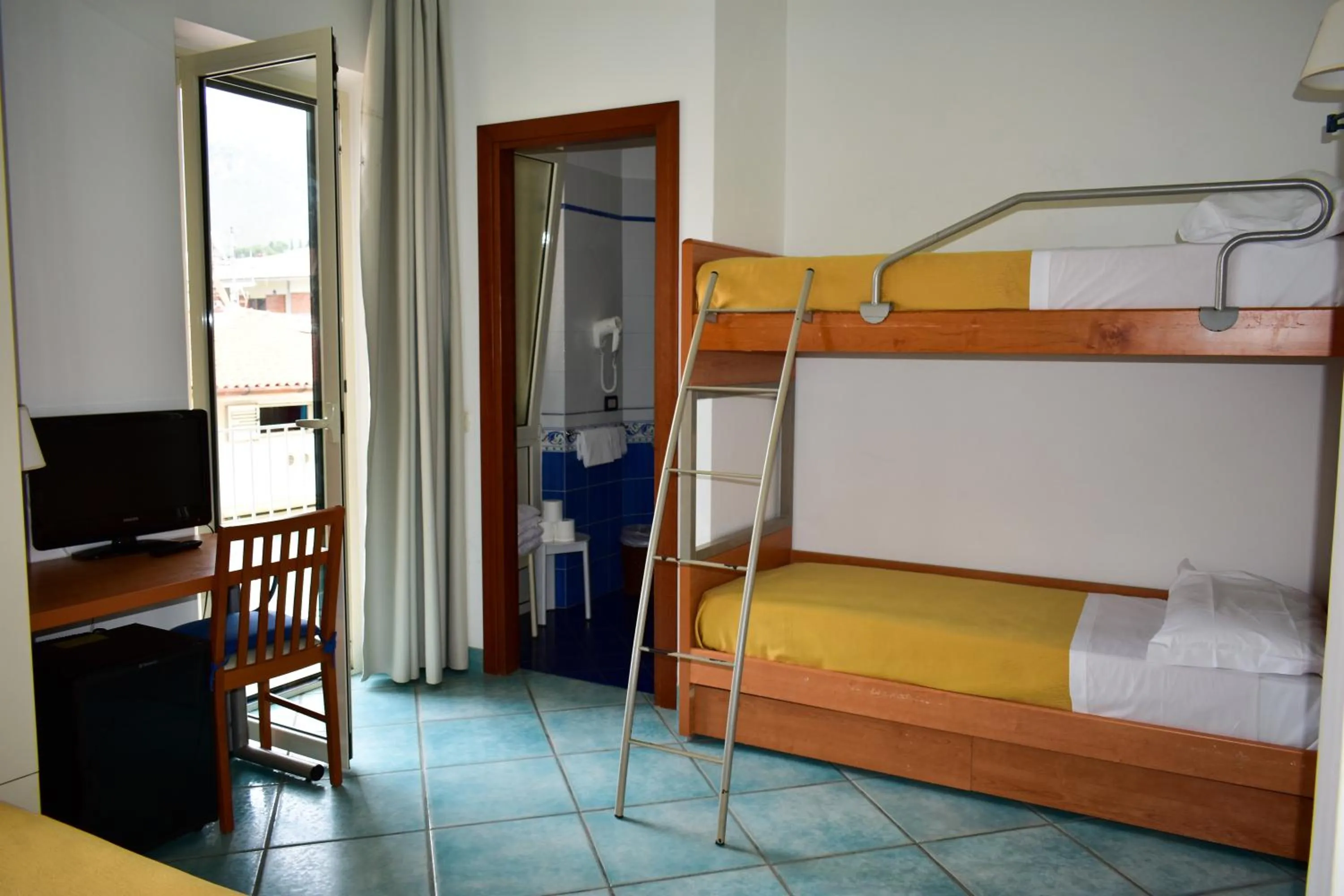 bunk bed, Bed in Hotel Amyclae