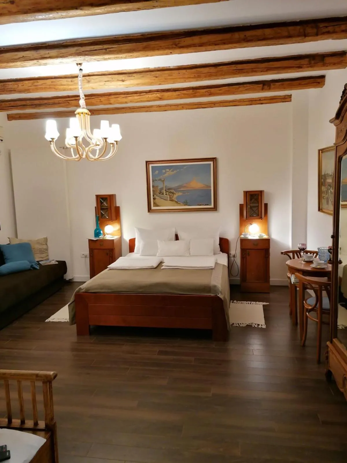 King Studio with Sofa Bed - single occupancy in Apartments 135