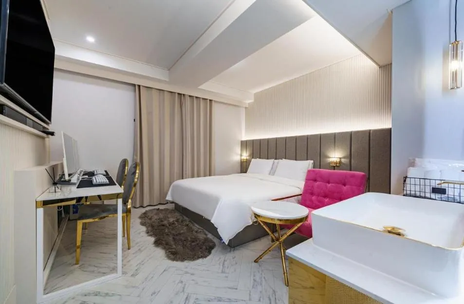 Deluxe Room in Munhyeon Signature Denbasta Hotel