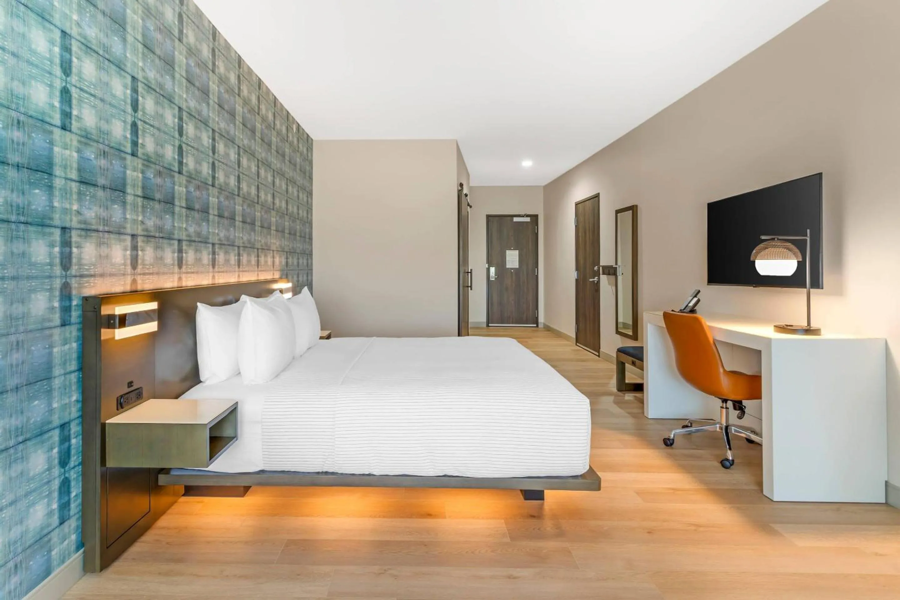 Bedroom, Bed in Cambria Hotel Fort Worth - Medical Center