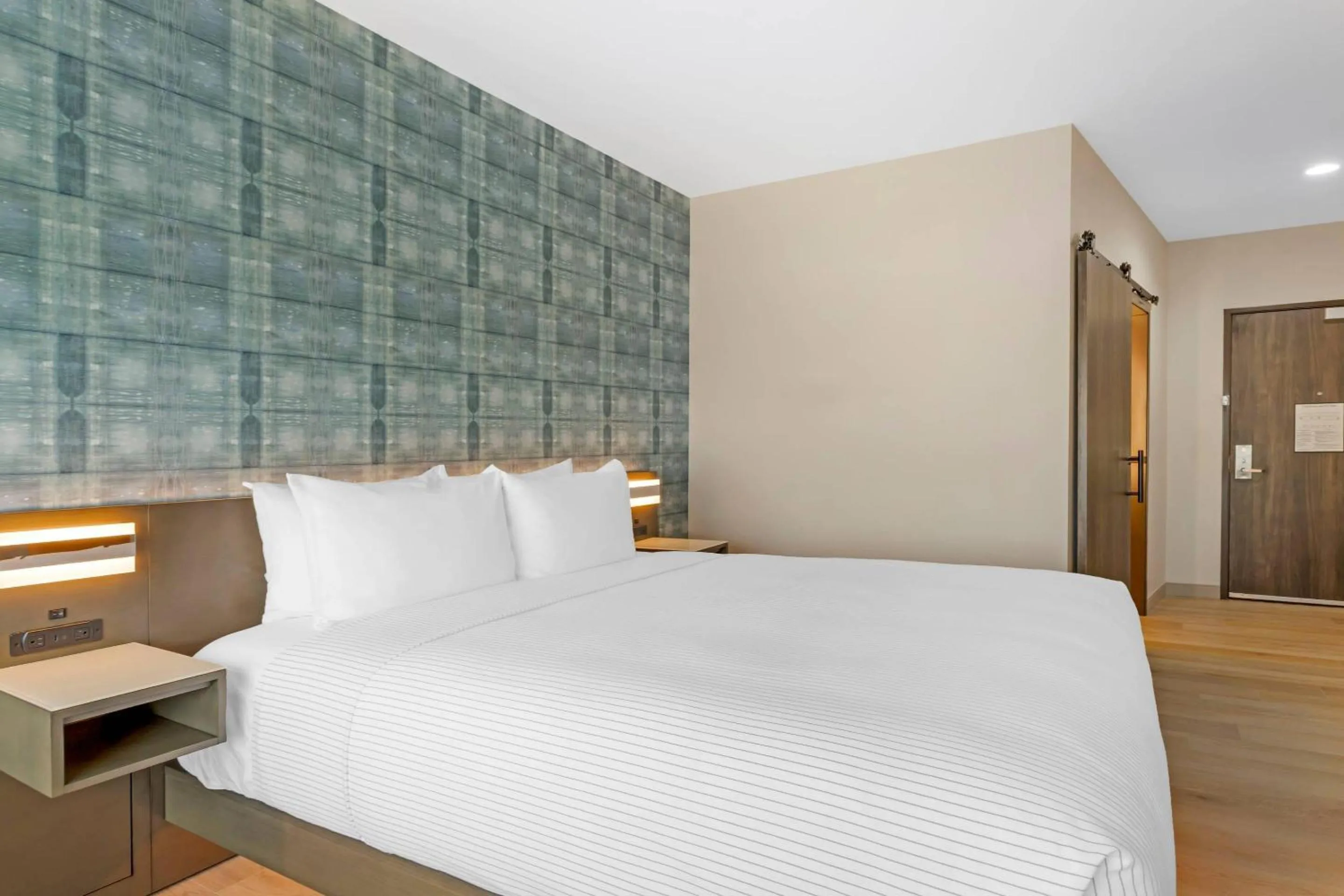 Bedroom, Bed in Cambria Hotel Fort Worth - Medical Center