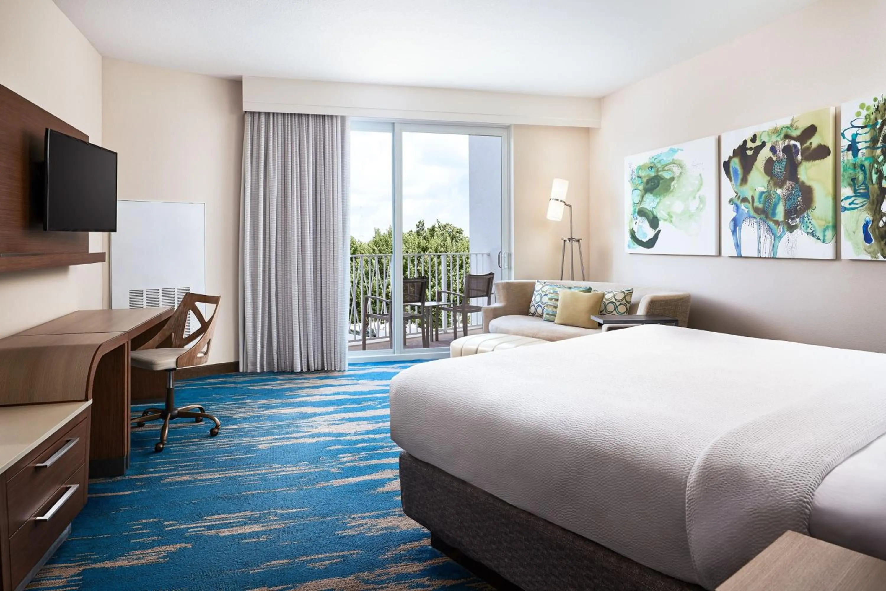 Photo of the whole room, Bed in Courtyard by Marriott Faro Blanco Resort