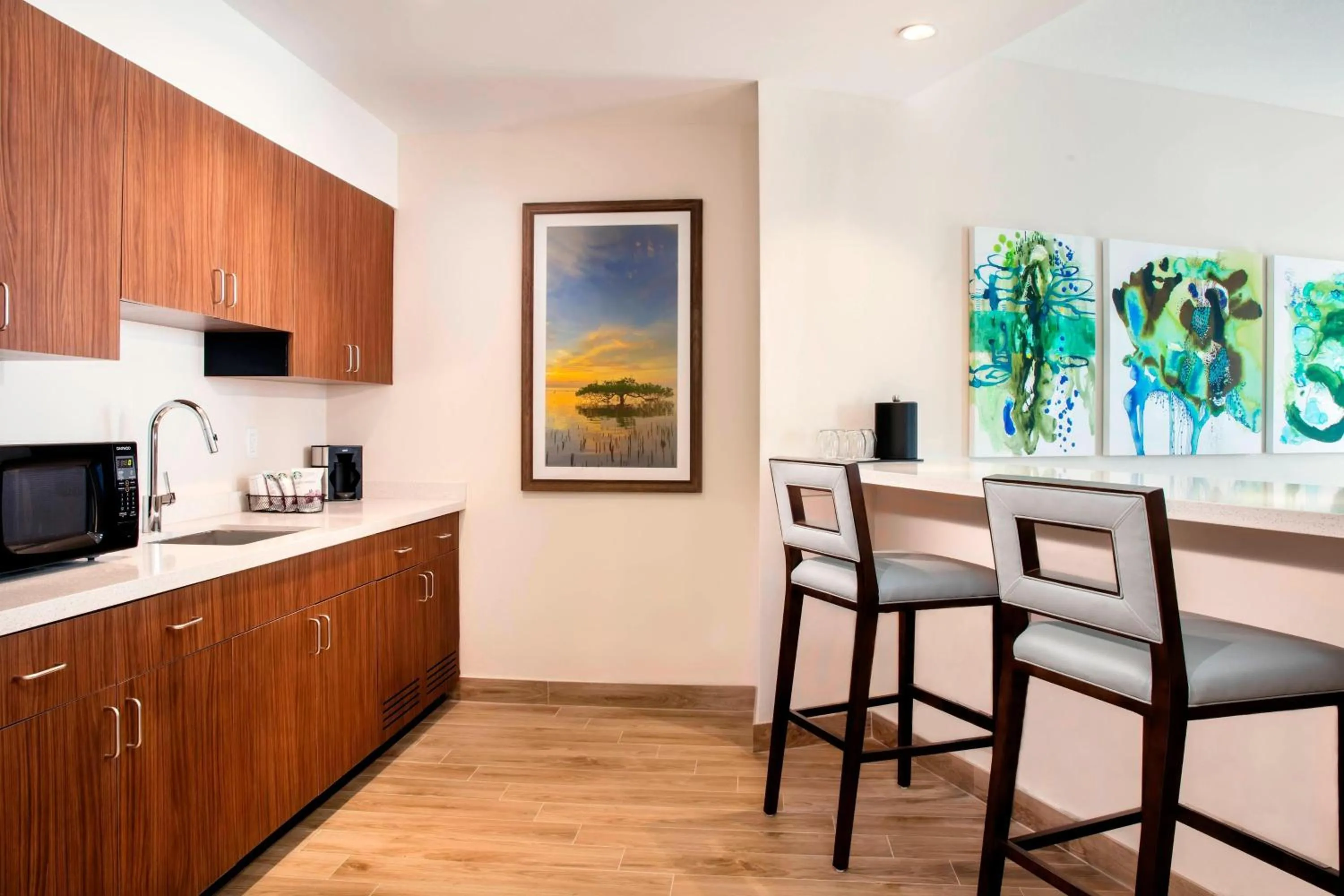 Kitchen or kitchenette in Courtyard by Marriott Faro Blanco Resort