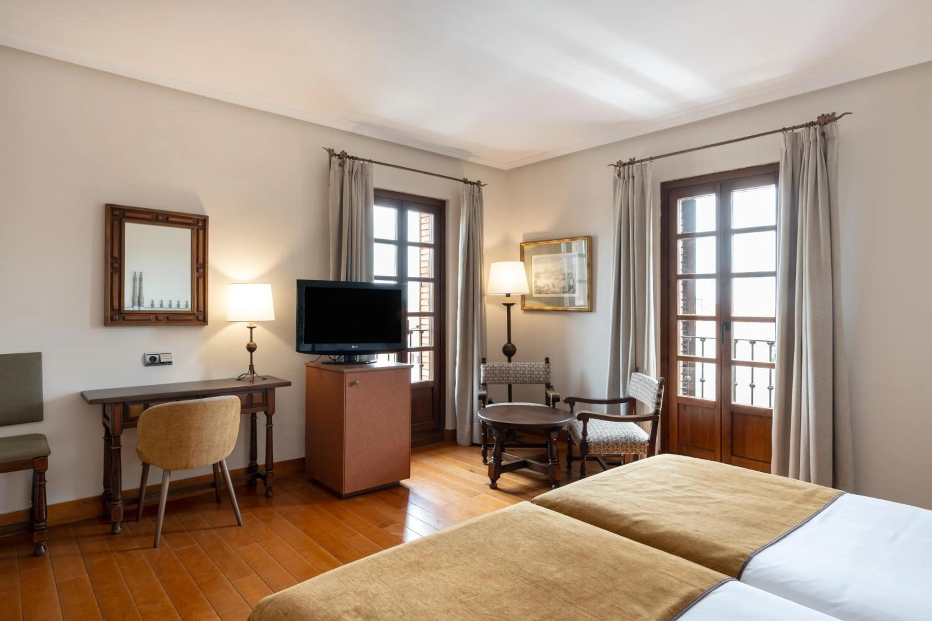 Photo of the whole room, Bed in Parador de Calahorra