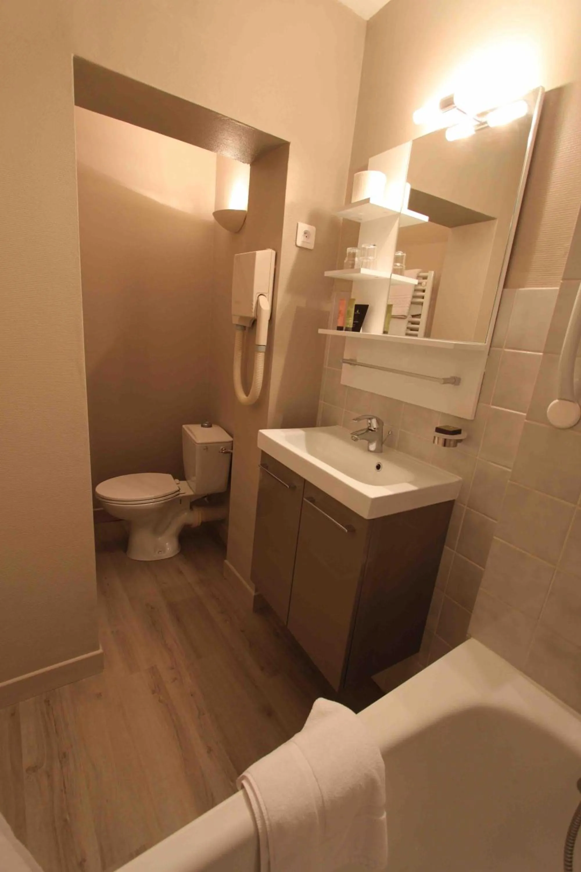 Bathroom in Hotel des Abers