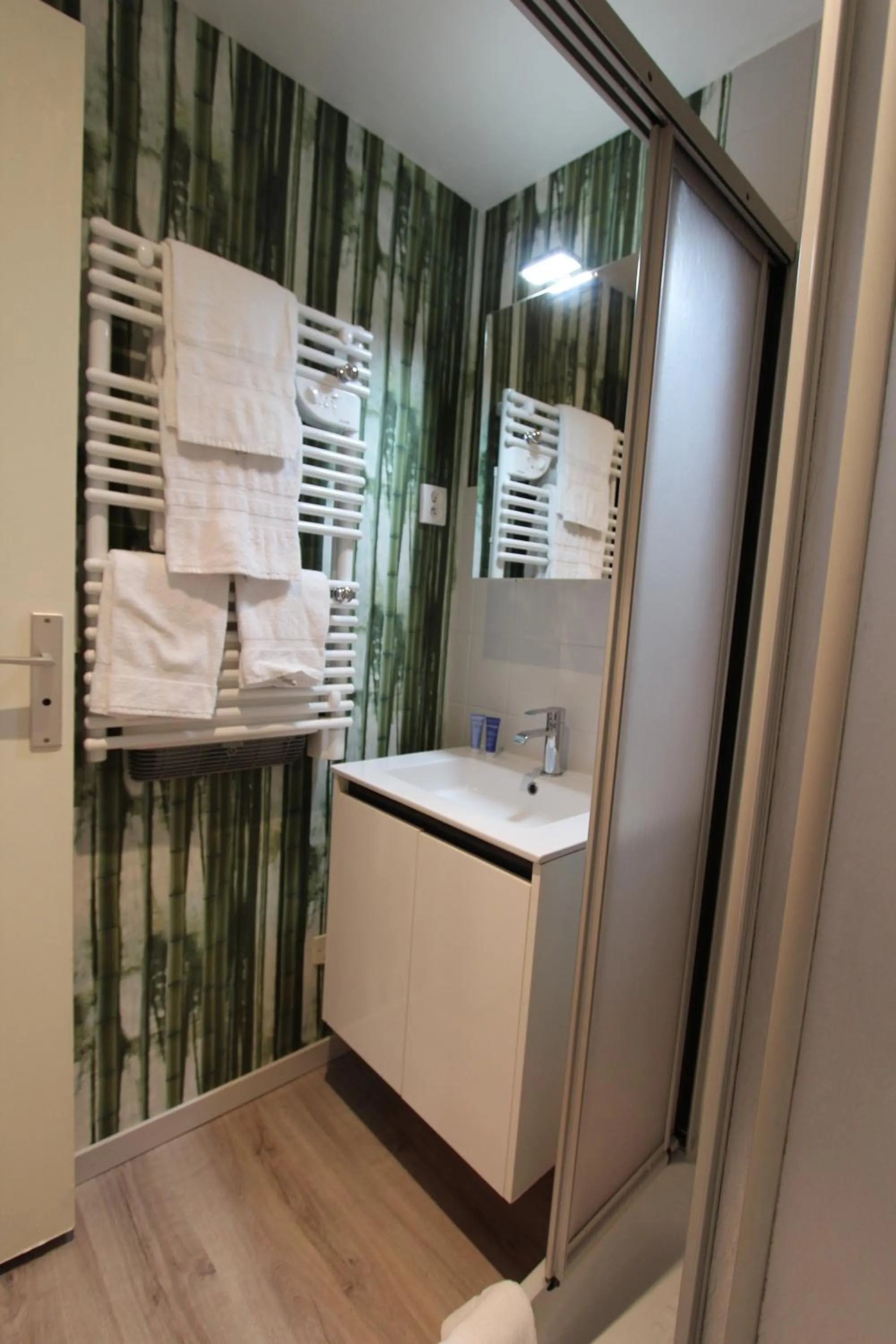 Bathroom in Hotel des Abers