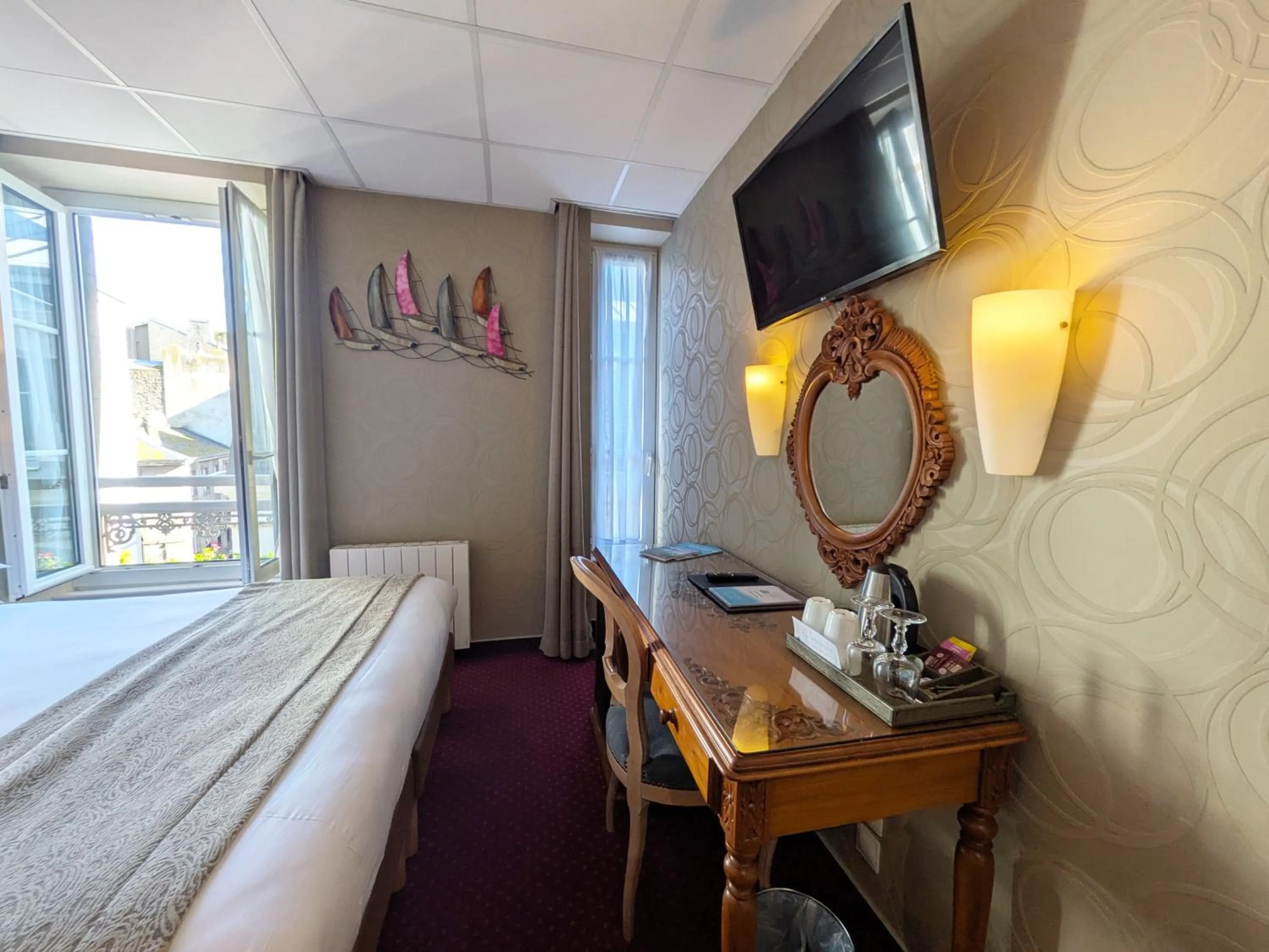 TV and multimedia, Bed in Hotel des Abers