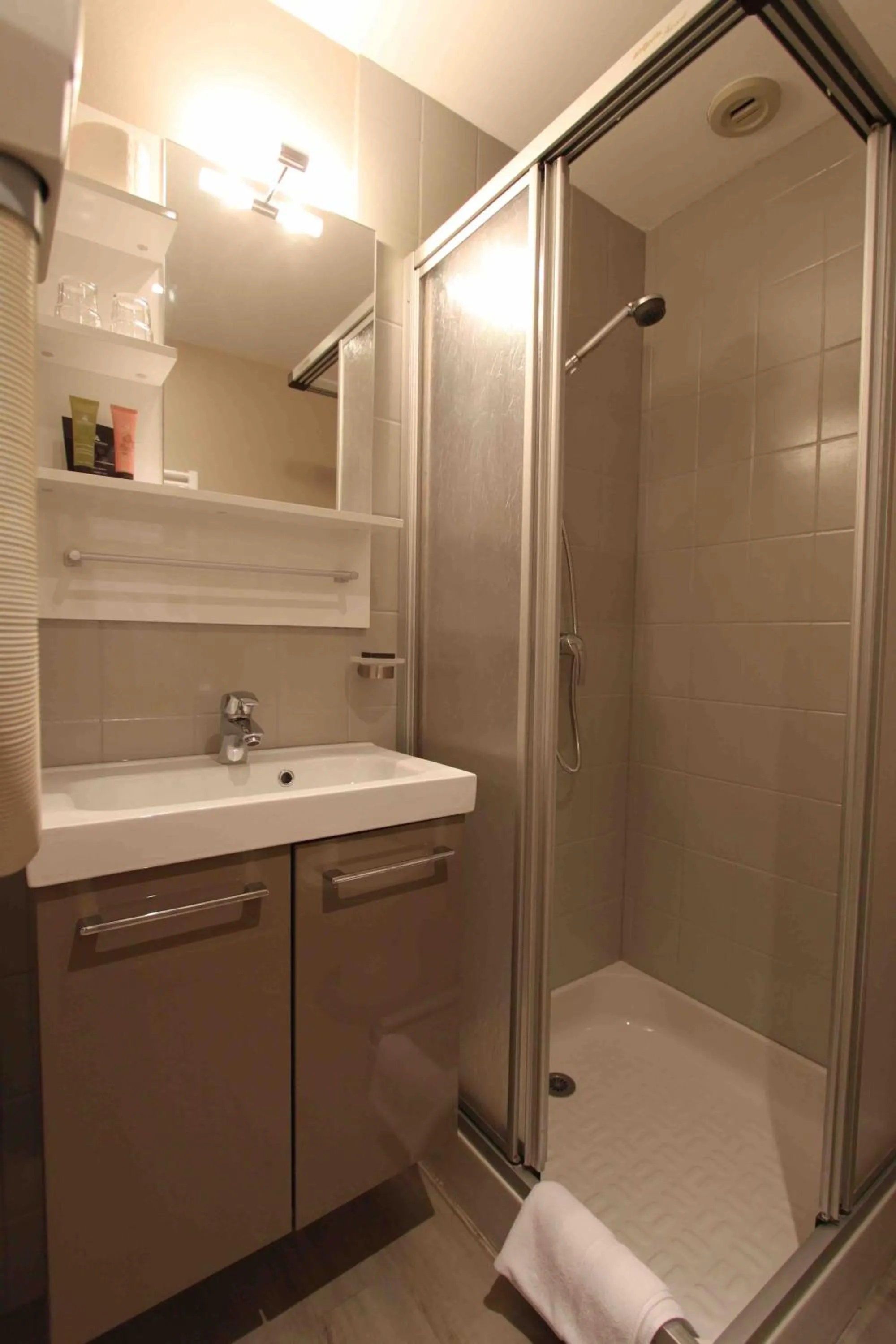 Bathroom in Hotel des Abers