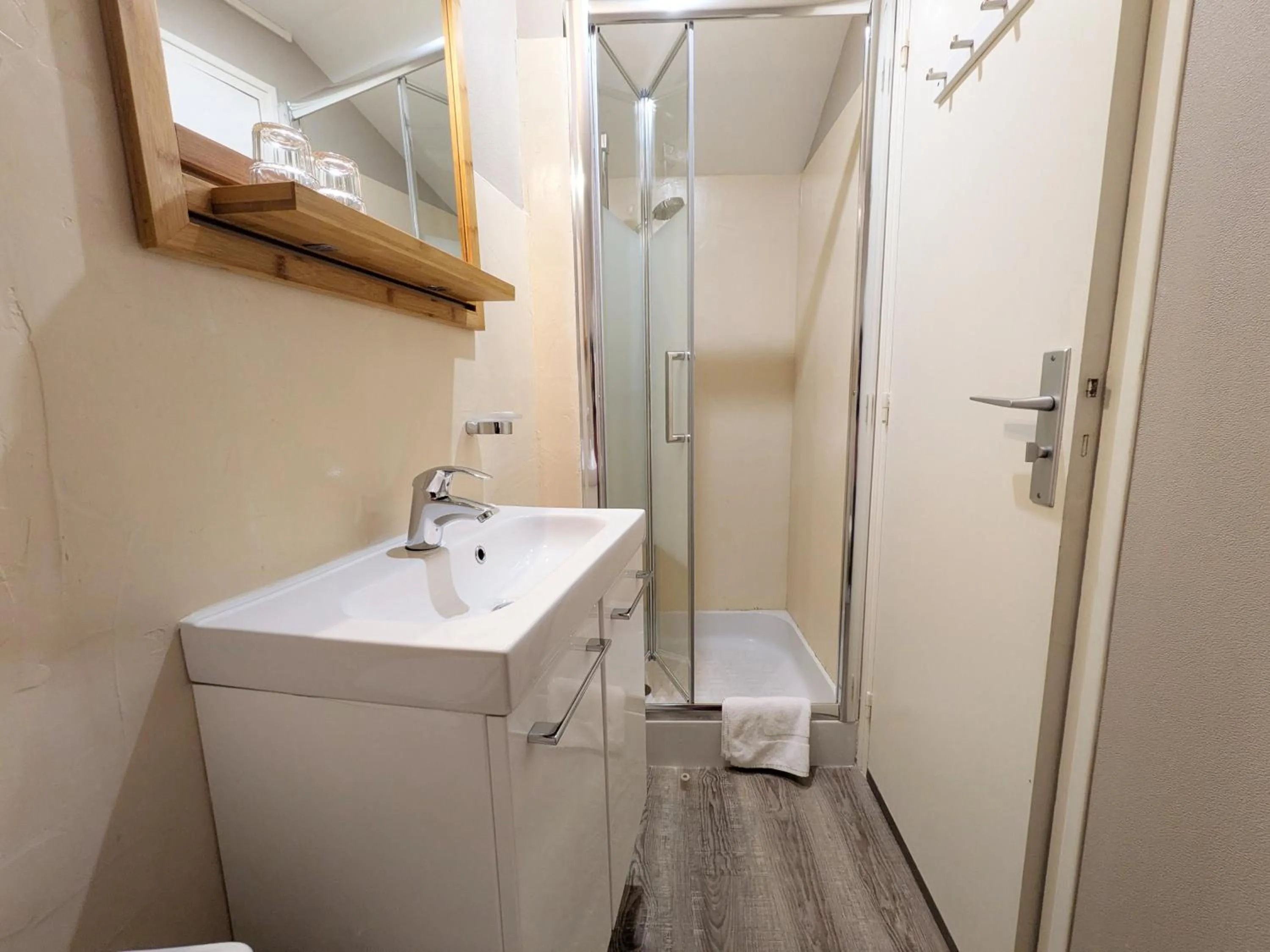 Bathroom in Hotel des Abers