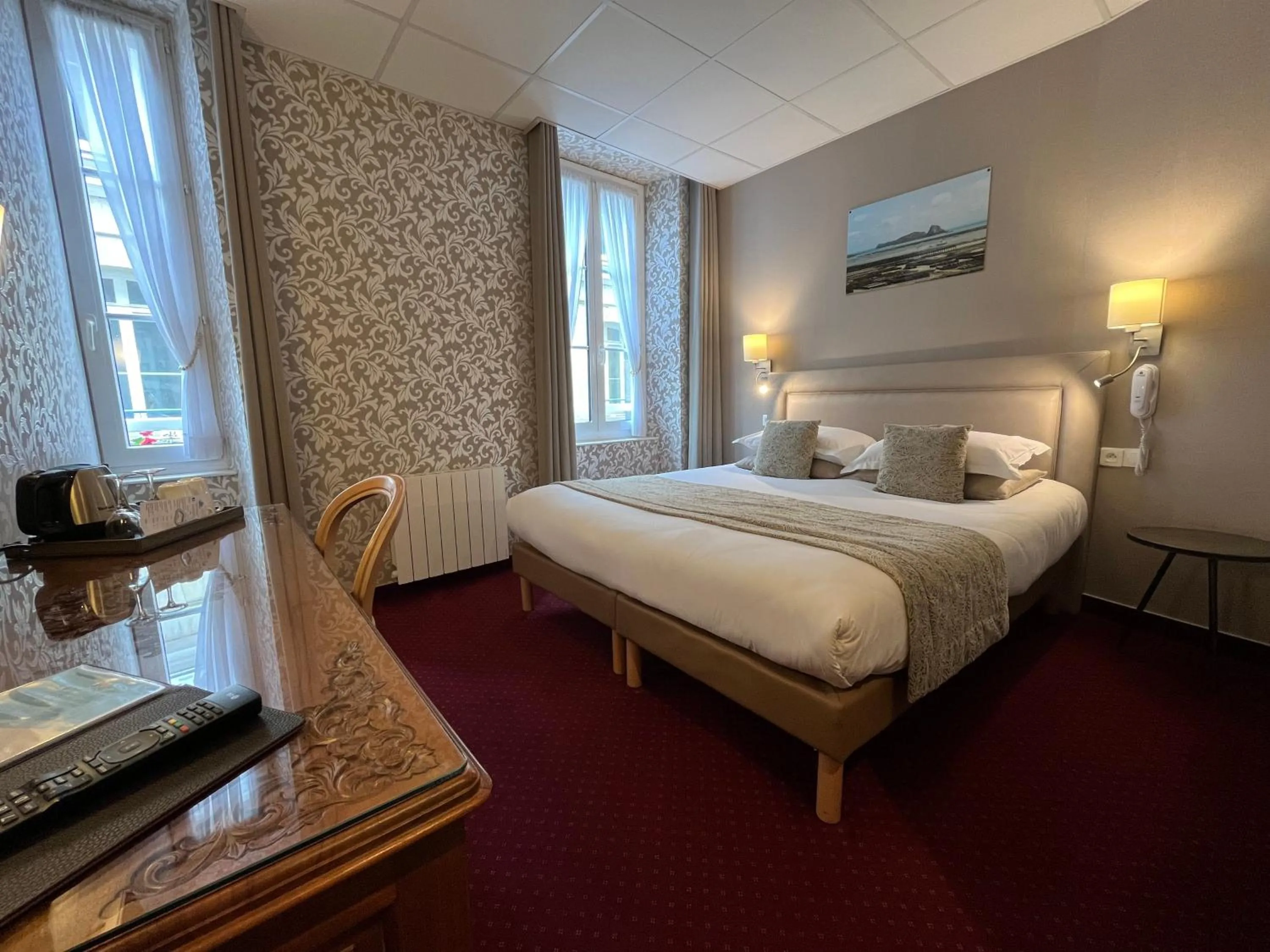 Photo of the whole room, Bed in Hotel des Abers