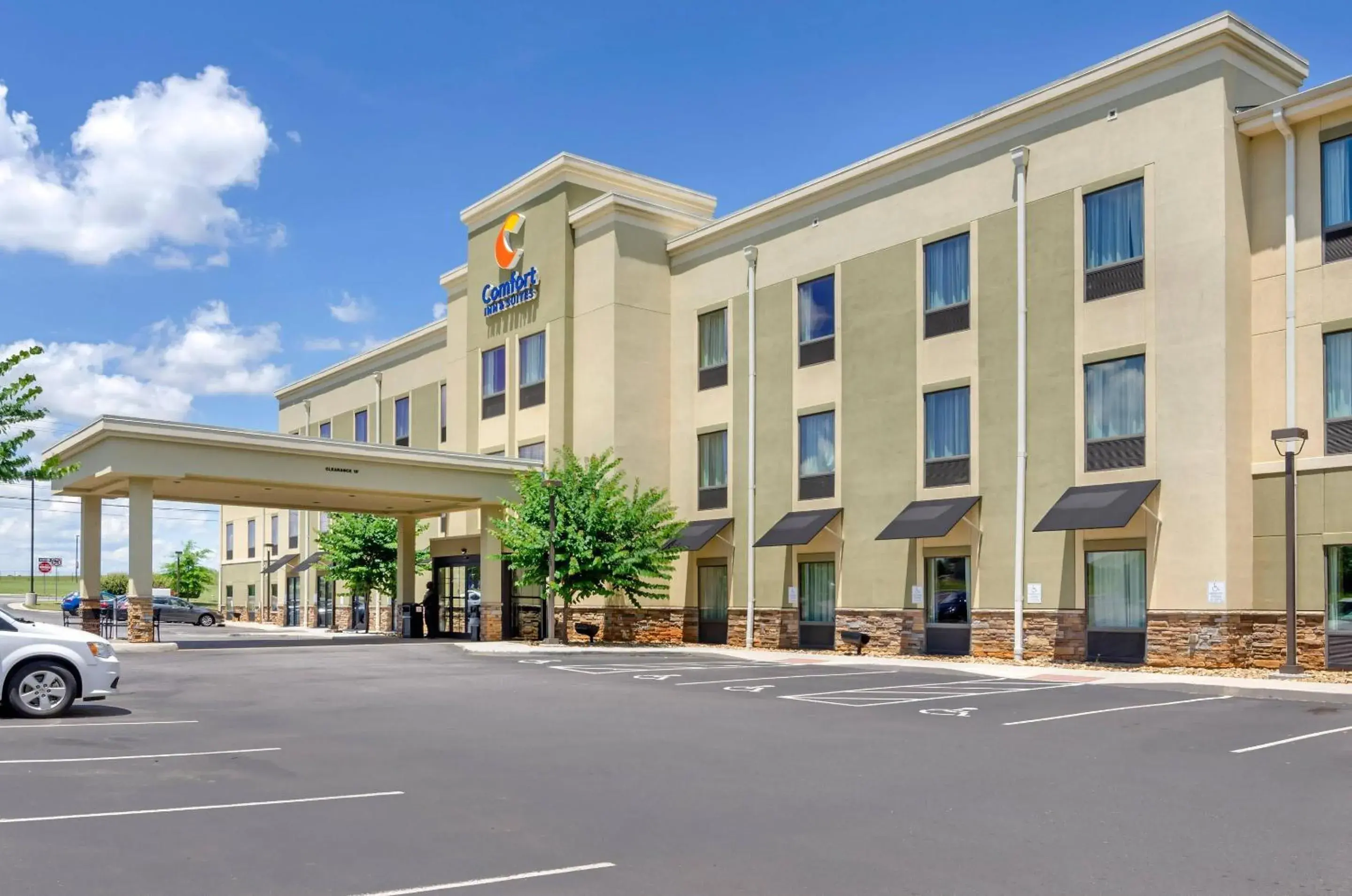 Property building in Comfort Inn & Suites Lynchburg Airport - University Area Property building in Comfort Inn & Suites Lynchburg Airport - University Area
