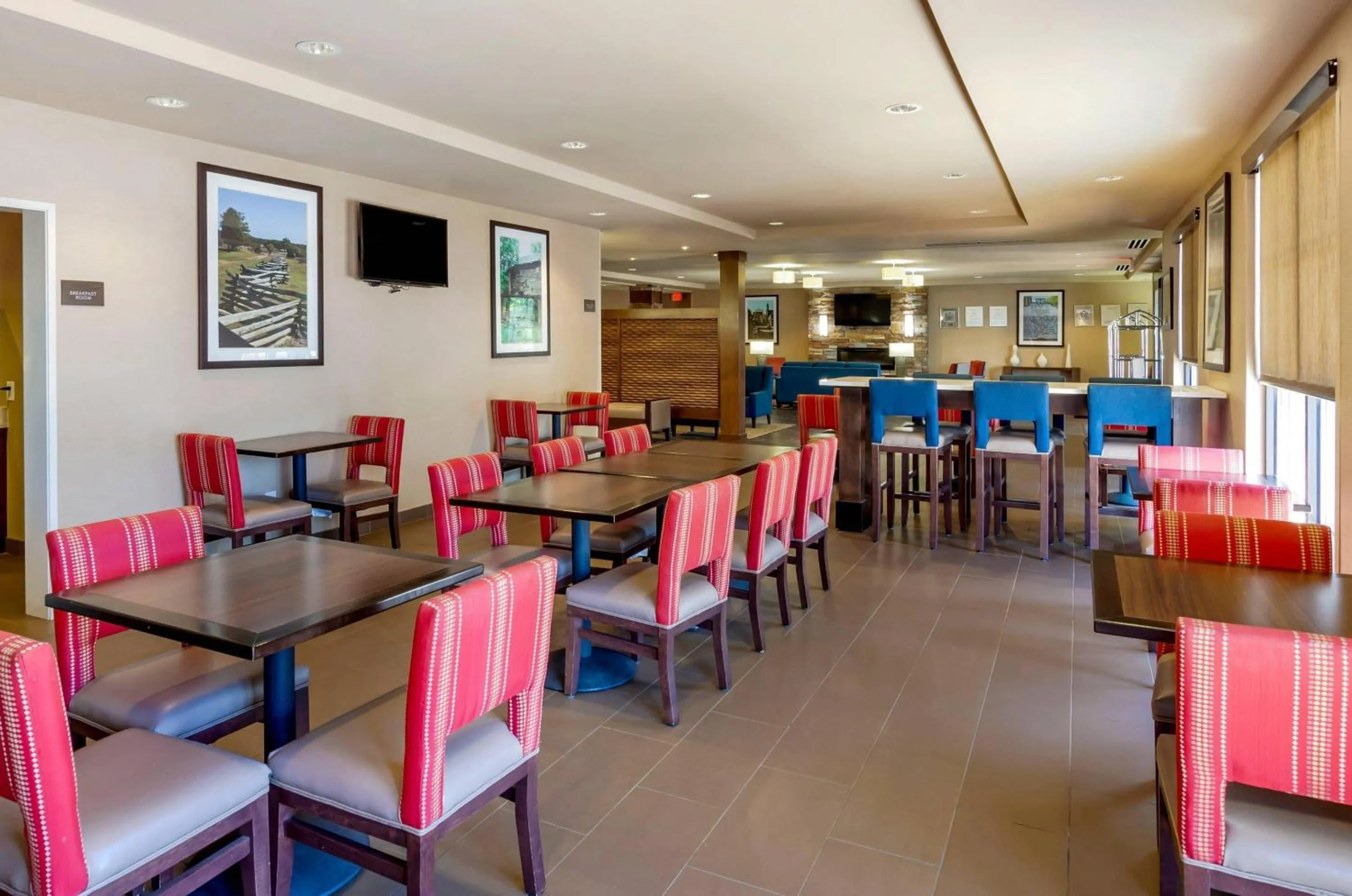 Breakfast in Comfort Inn & Suites Lynchburg Airport - University Area