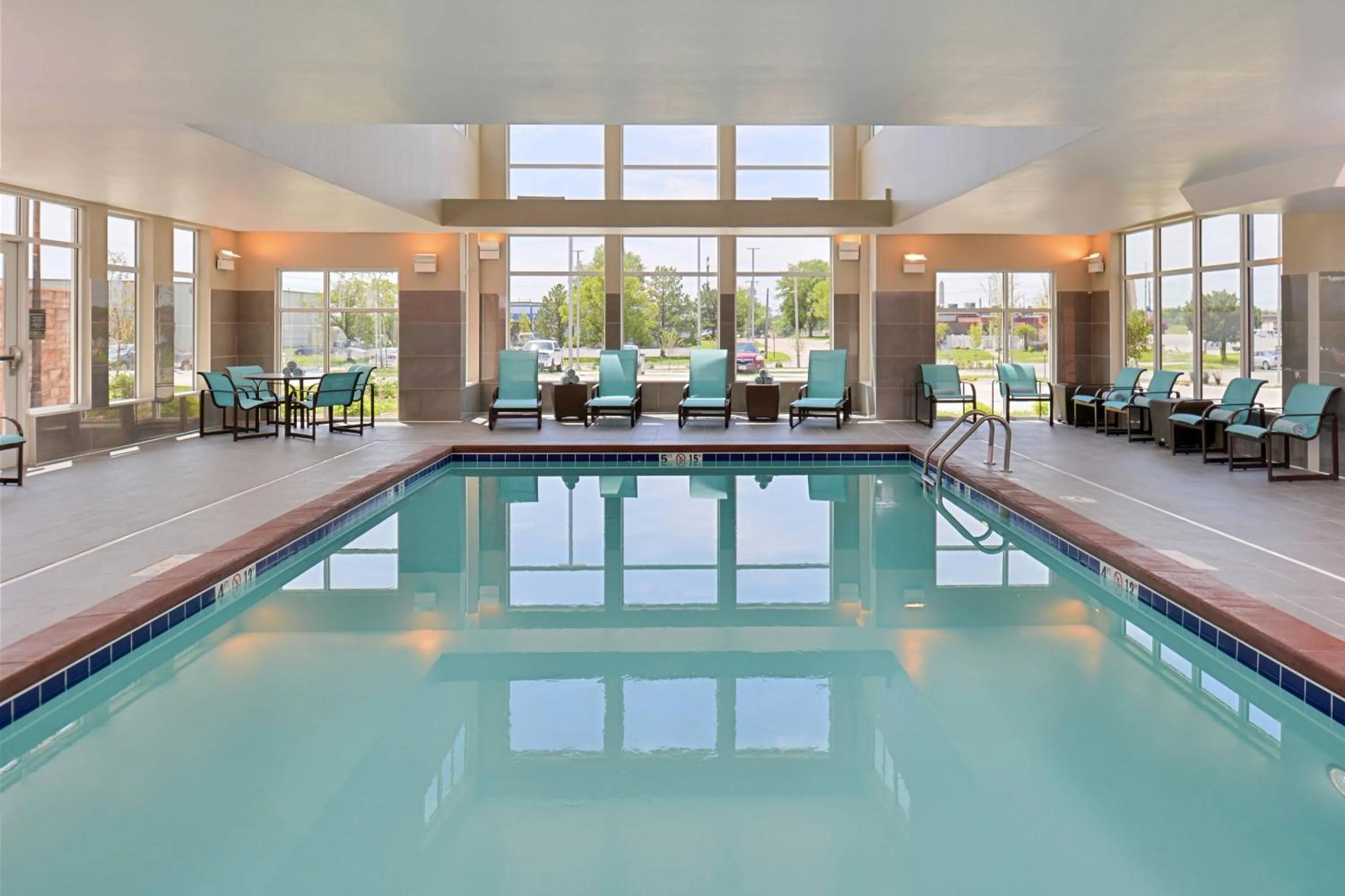 Swimming pool in Residence Inn by Marriott Cedar Rapids South