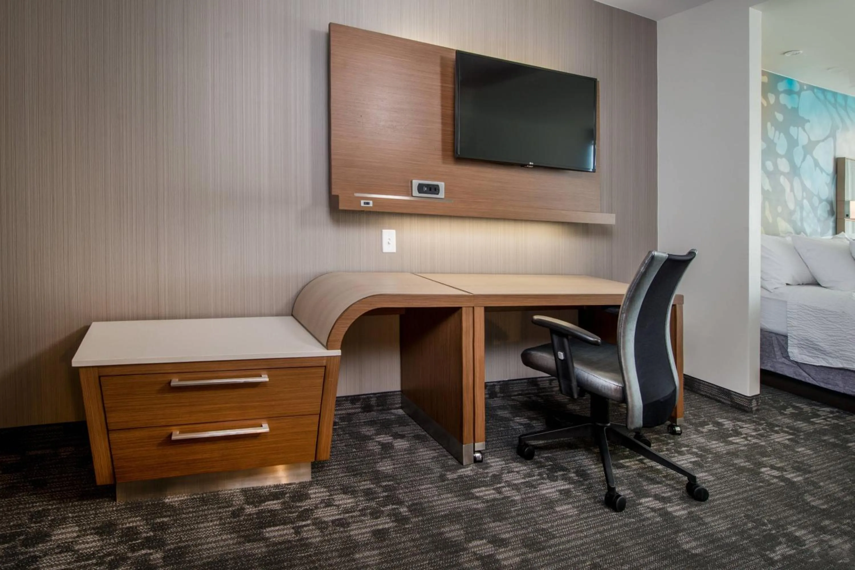 Photo of the whole room in Courtyard by Marriott Shippensburg