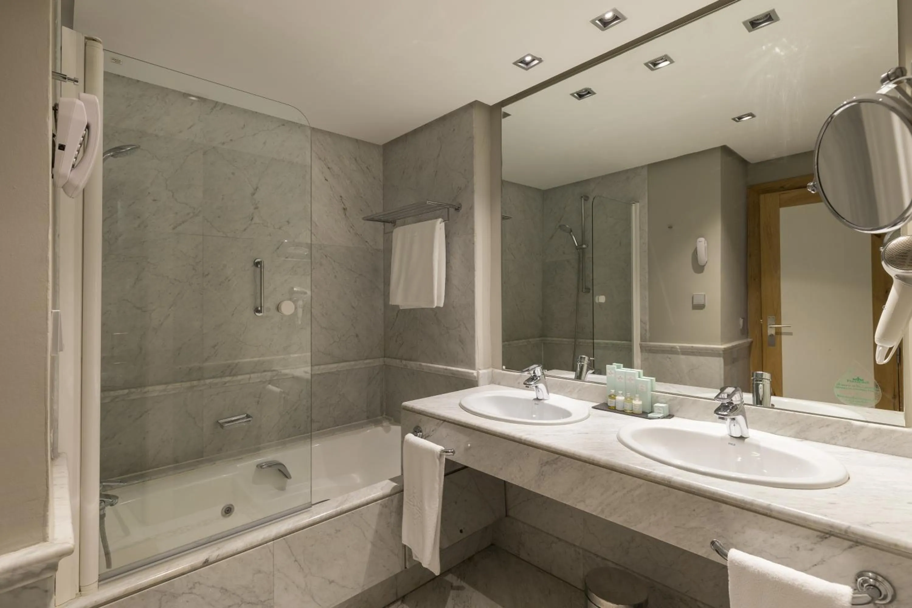 Bathroom in Parador de Toledo