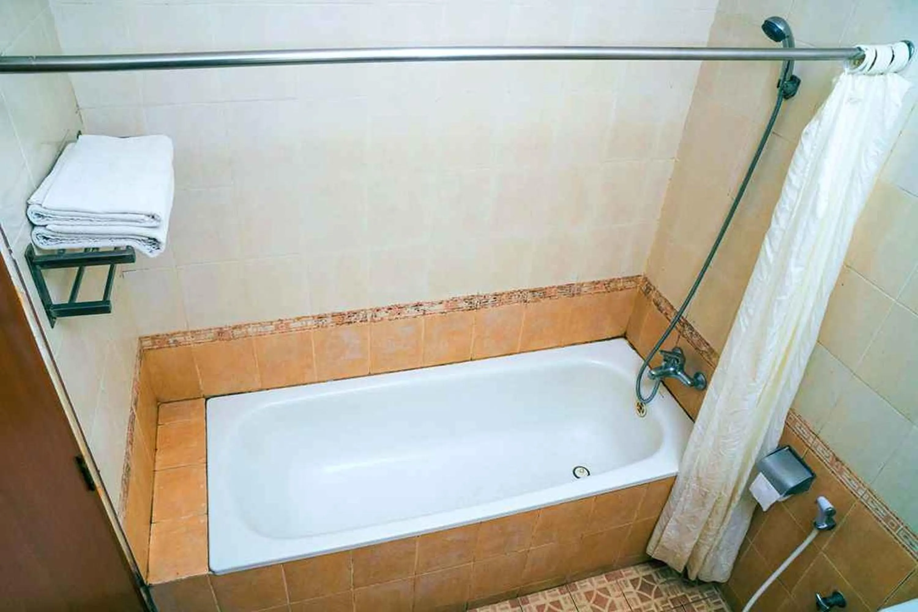 Bathroom in Ahadiat Hotel & Bungalow