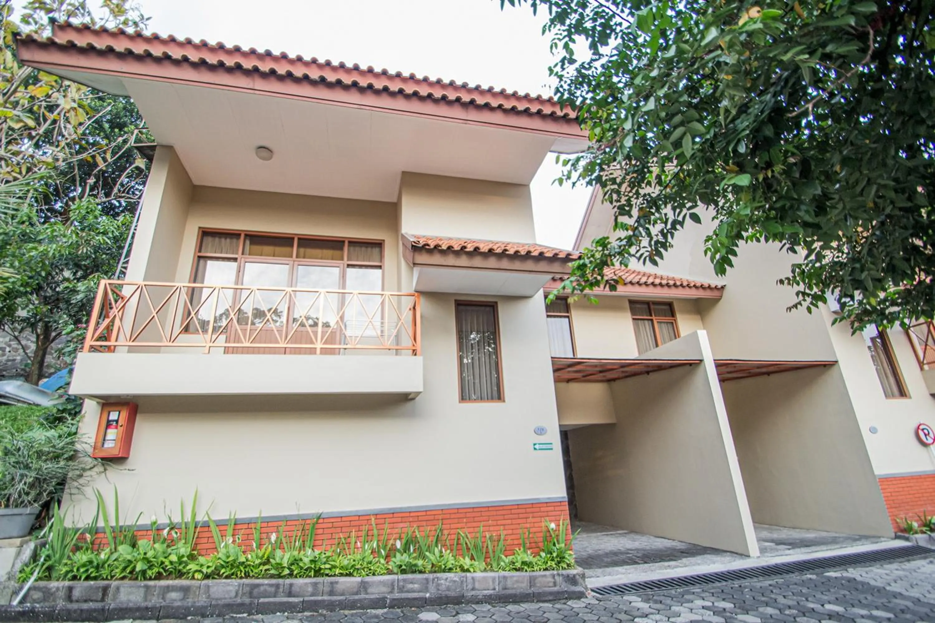 Property building in Ahadiat Hotel & Bungalow