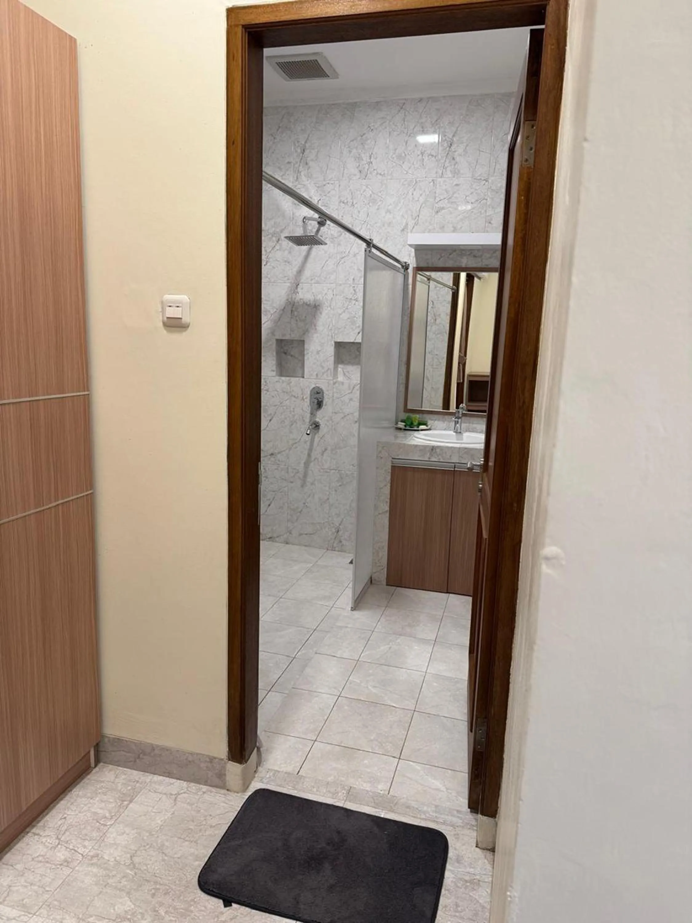 Bathroom in Ahadiat Hotel & Bungalow