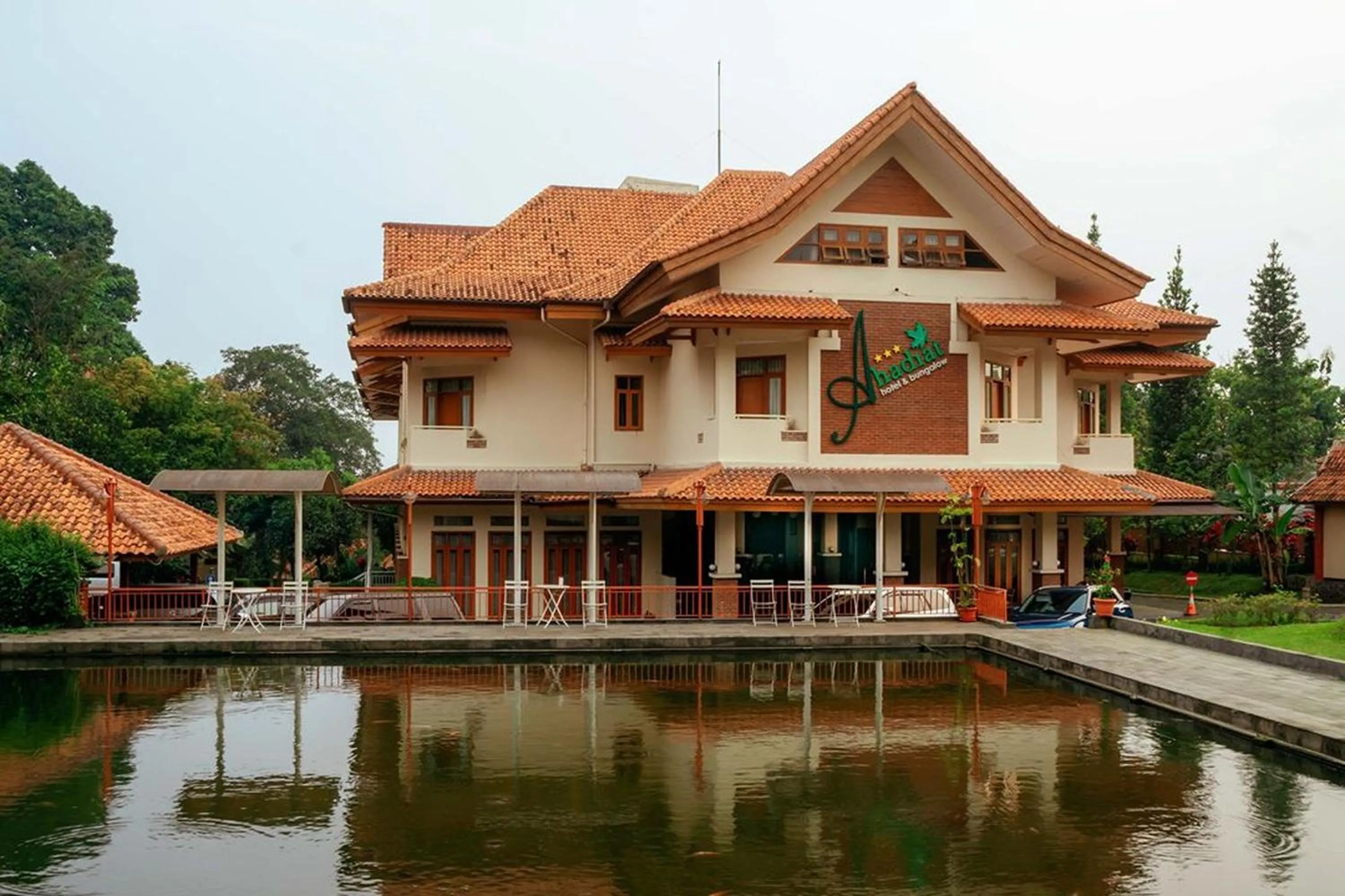 Property building in Ahadiat Hotel & Bungalow