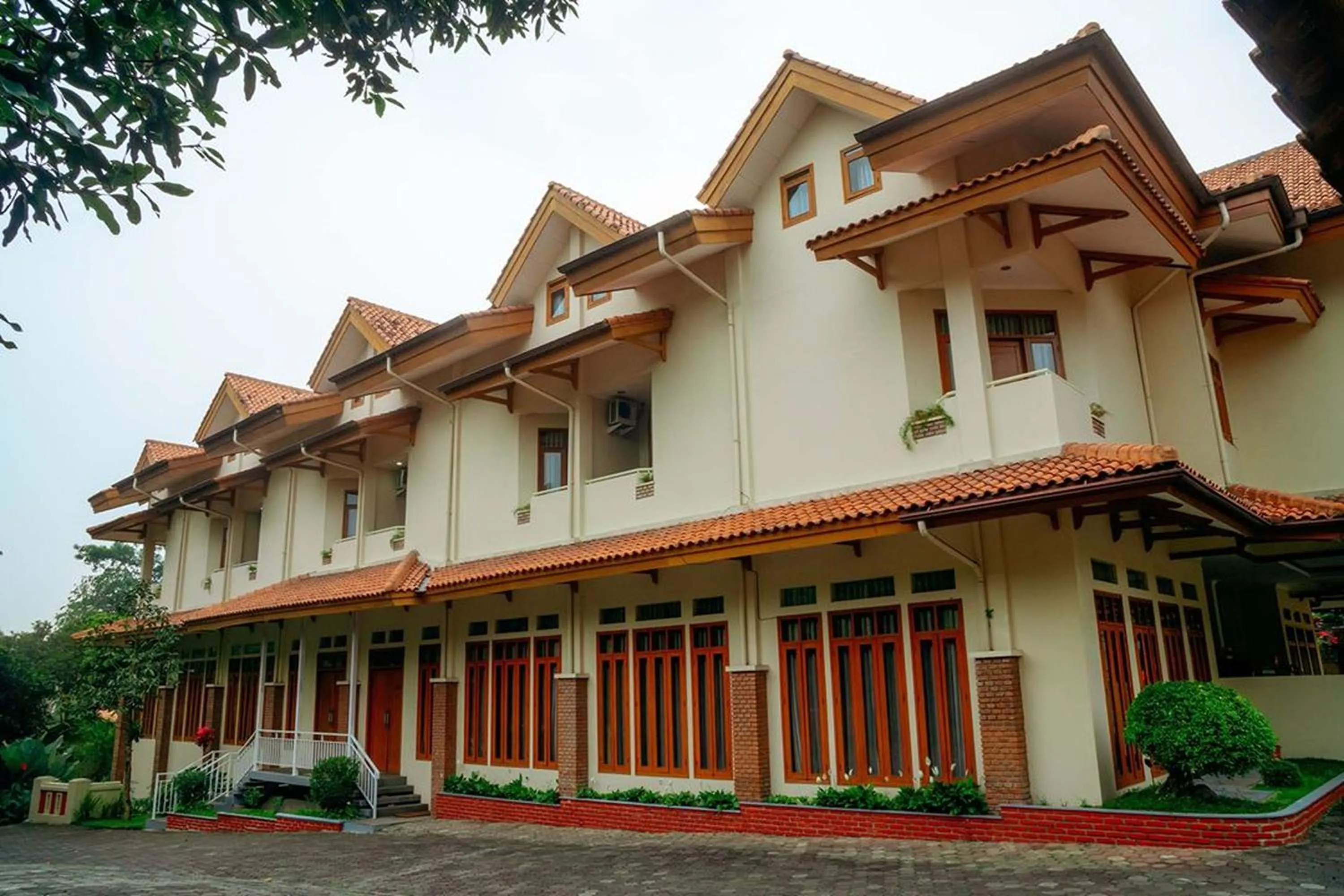 Property building in Ahadiat Hotel & Bungalow