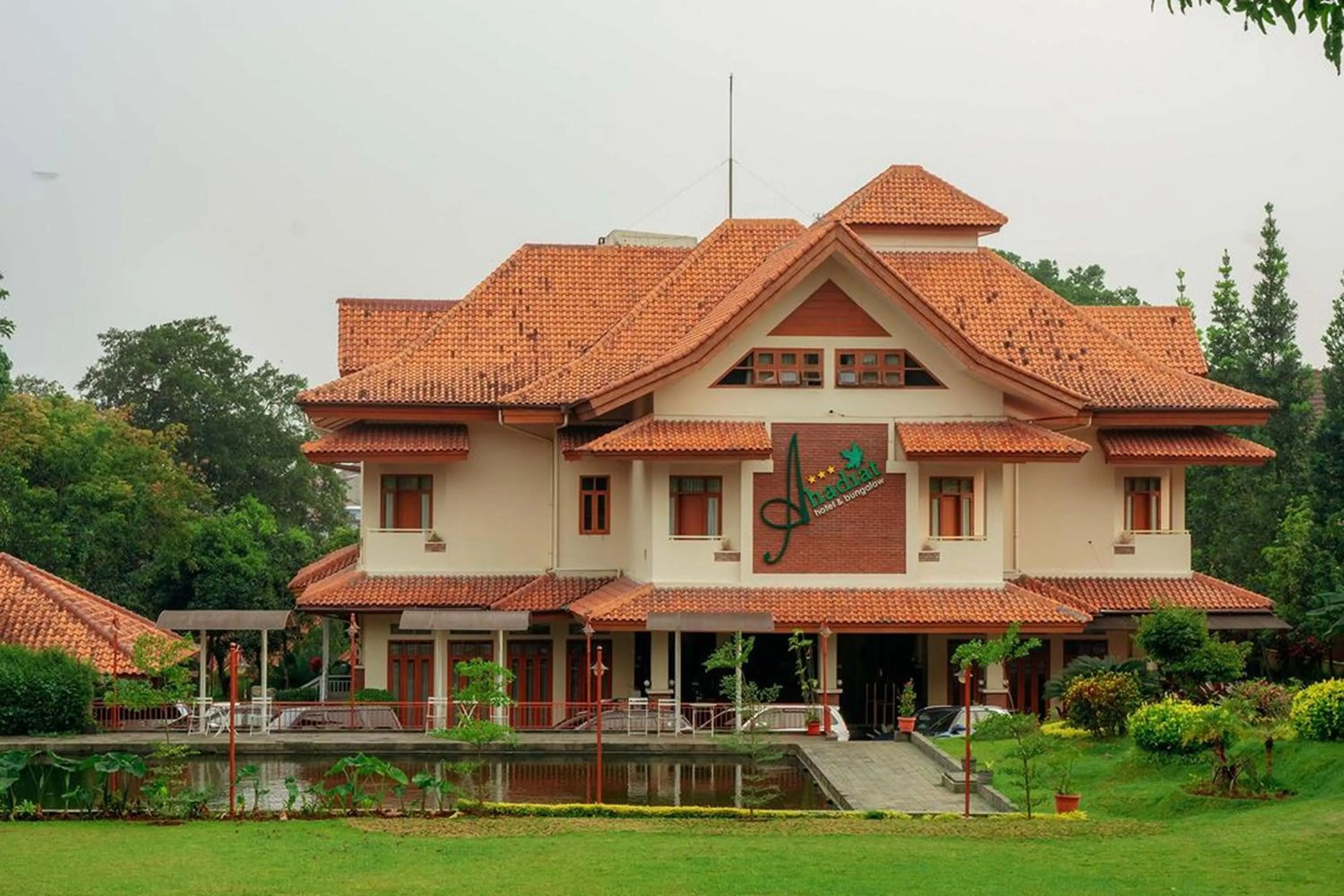 Property building in Ahadiat Hotel & Bungalow