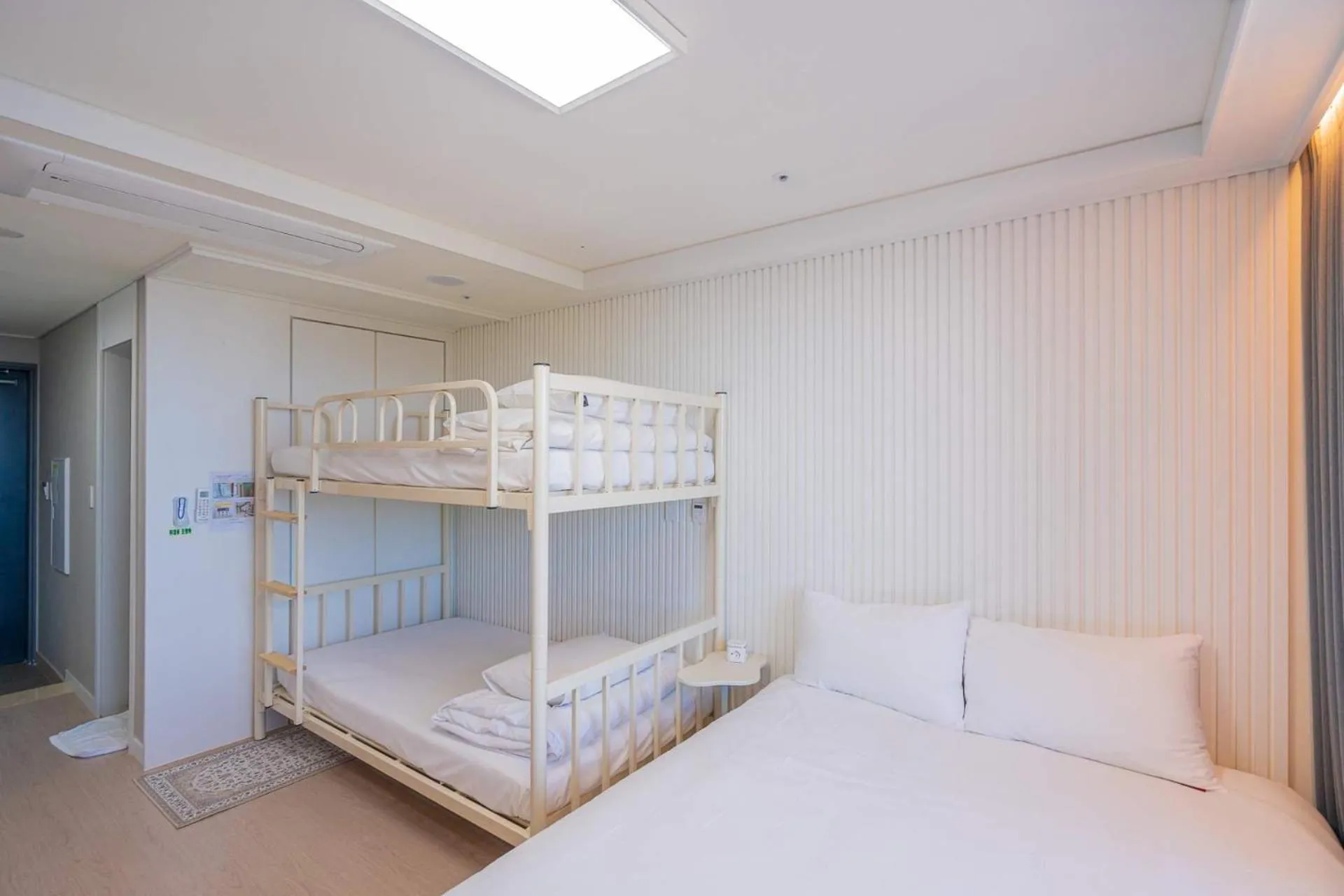 Bed in The Ocean by Owners hotel Yangyang