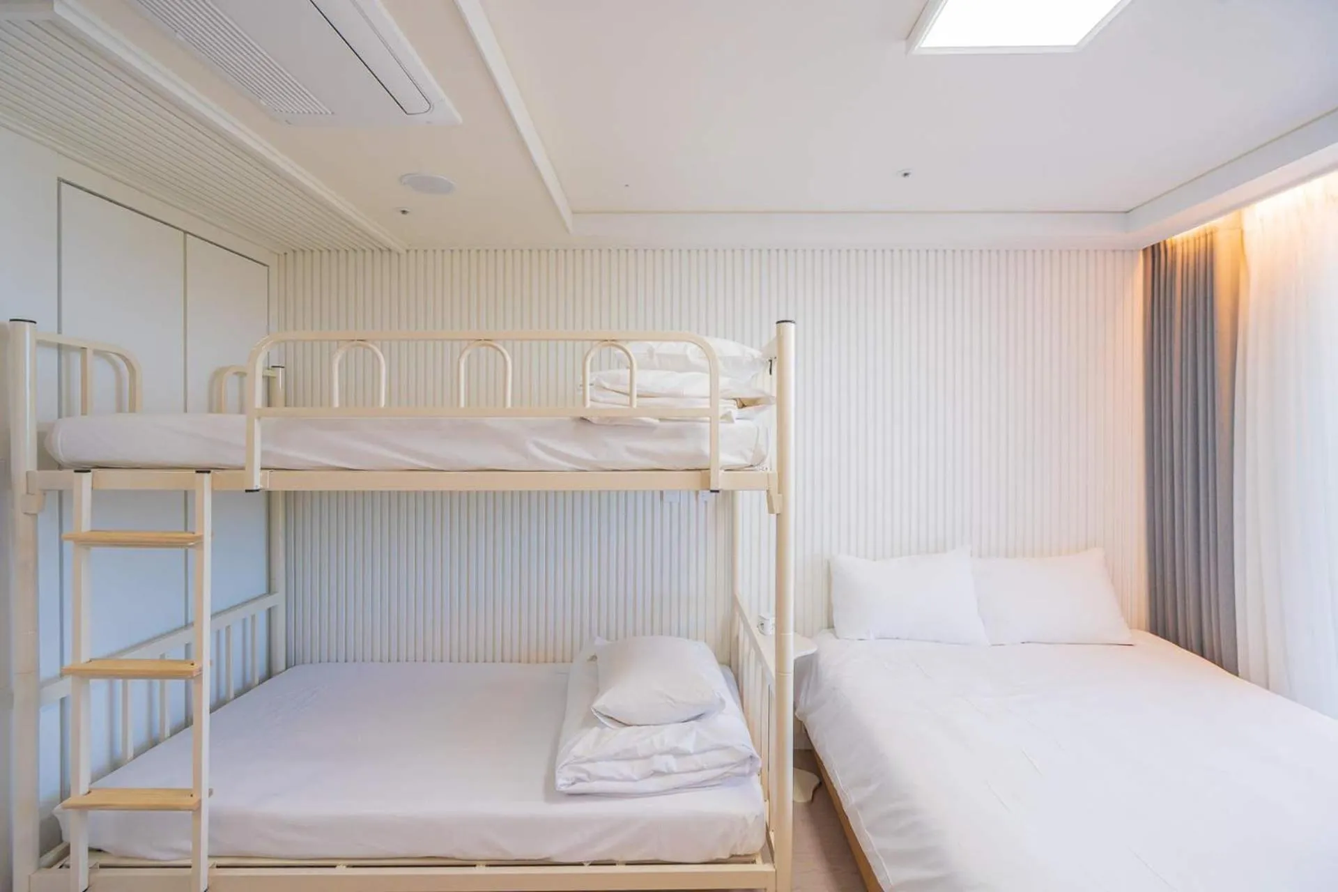 Bed in The Ocean by Owners hotel Yangyang