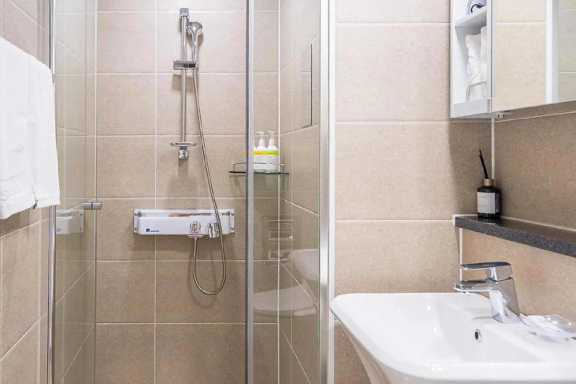 Bathroom in The Ocean by Owners hotel Yangyang