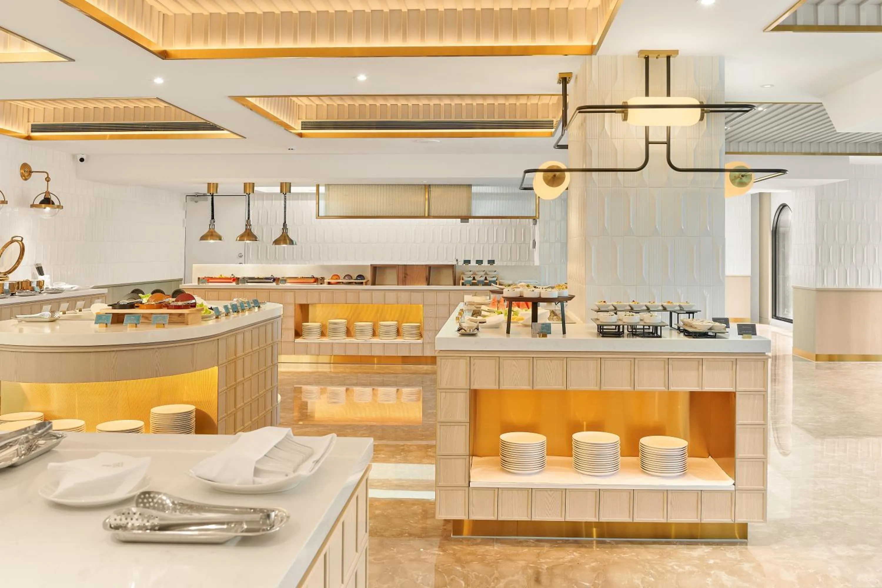 Restaurant/places to eat in OKU Hotel