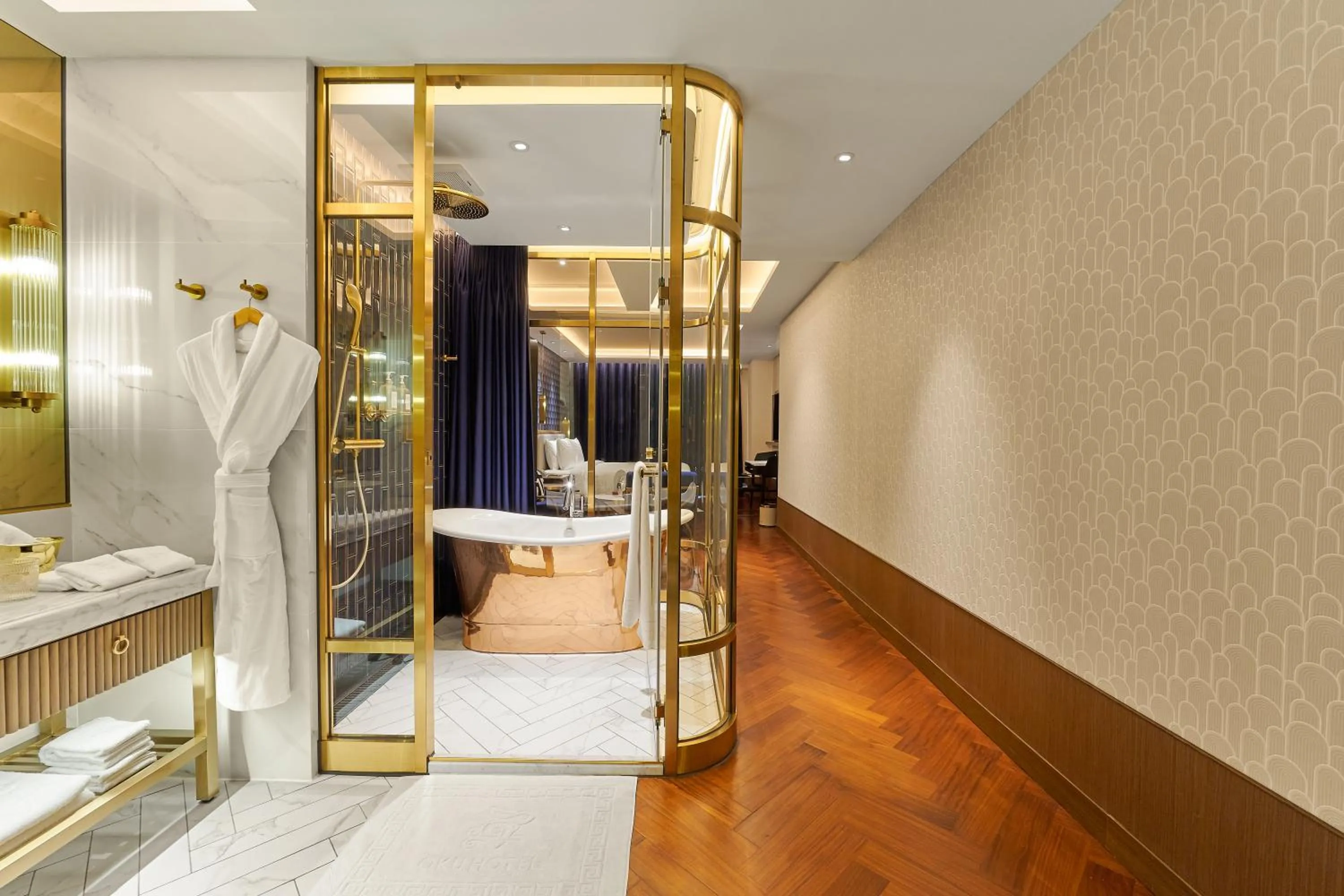 Bathroom, Bed in OKU Hotel