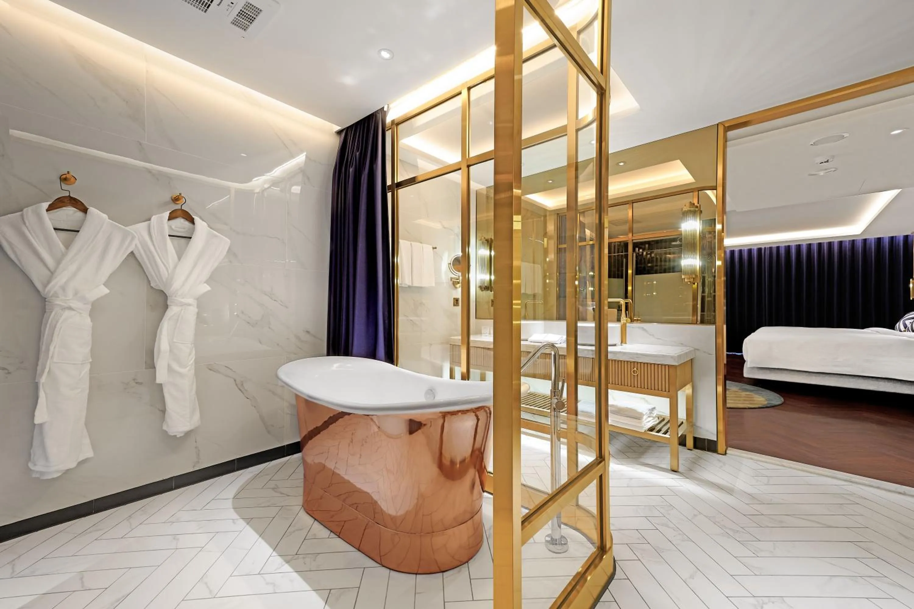 Bathroom, Bed in OKU Hotel