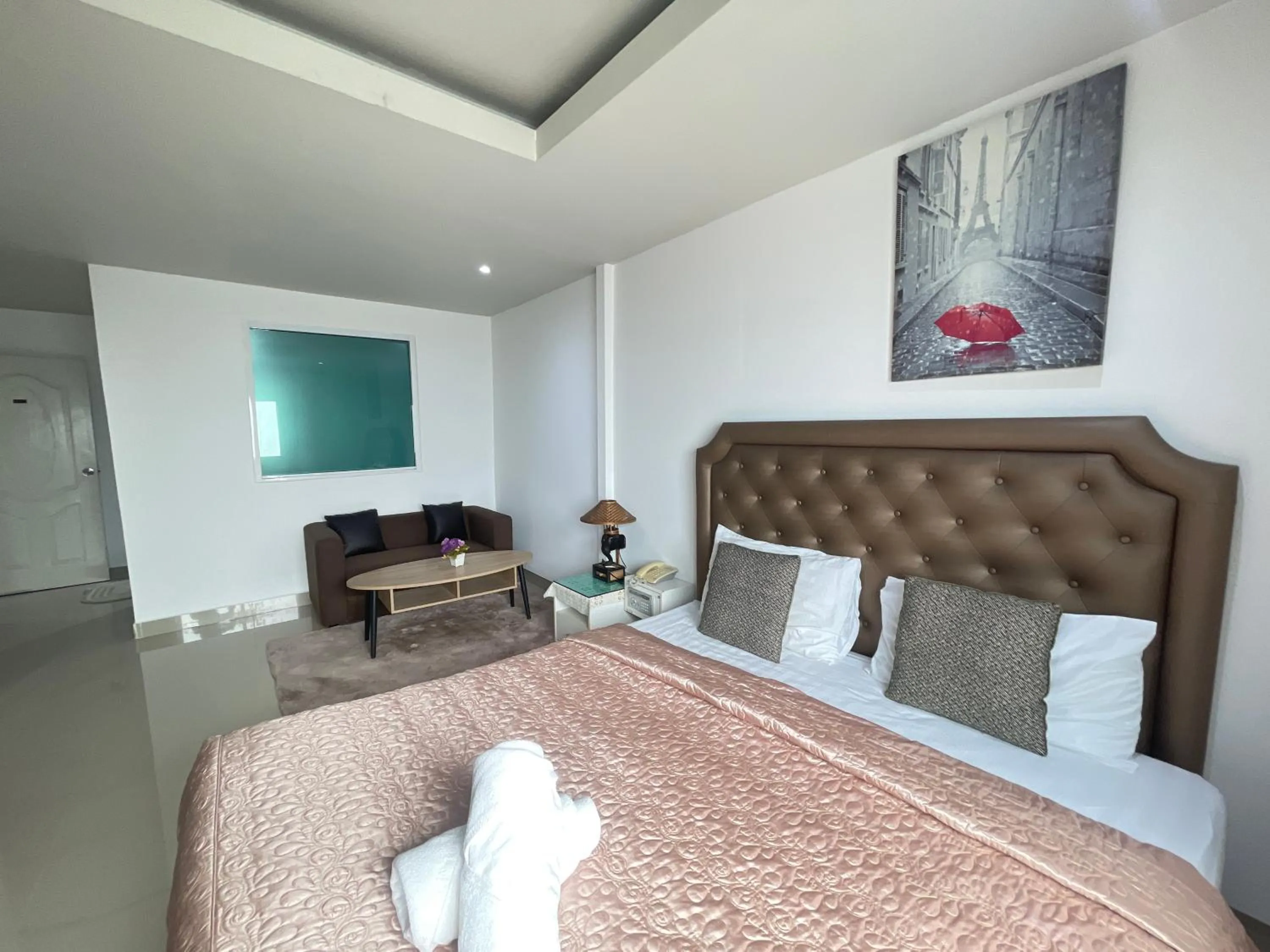 Photo of the whole room, Bed in W-9 Hotel