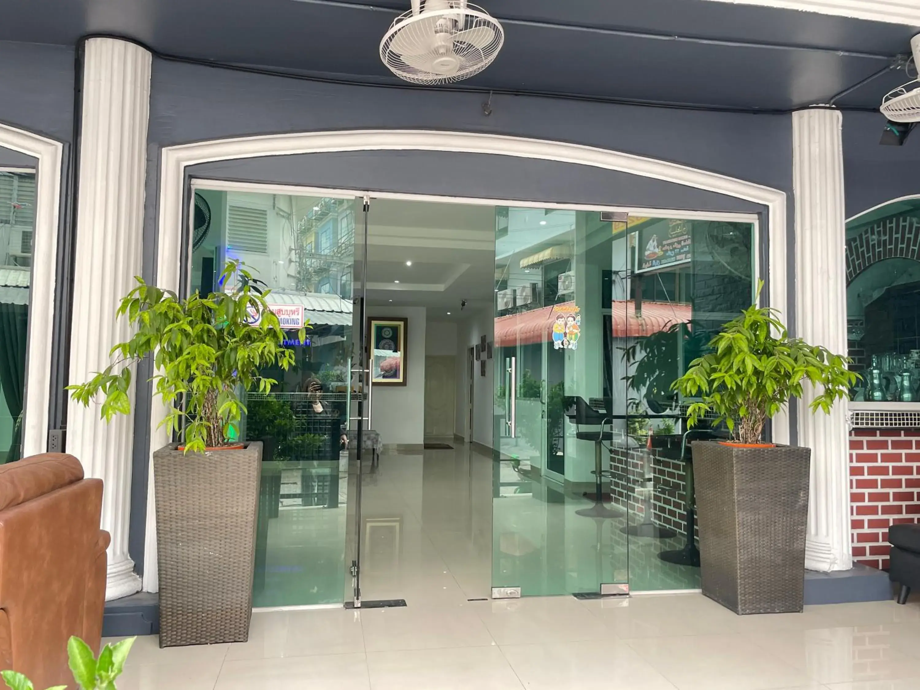 Facade/entrance in W-9 Hotel Facade/entrance in W-9 Hotel