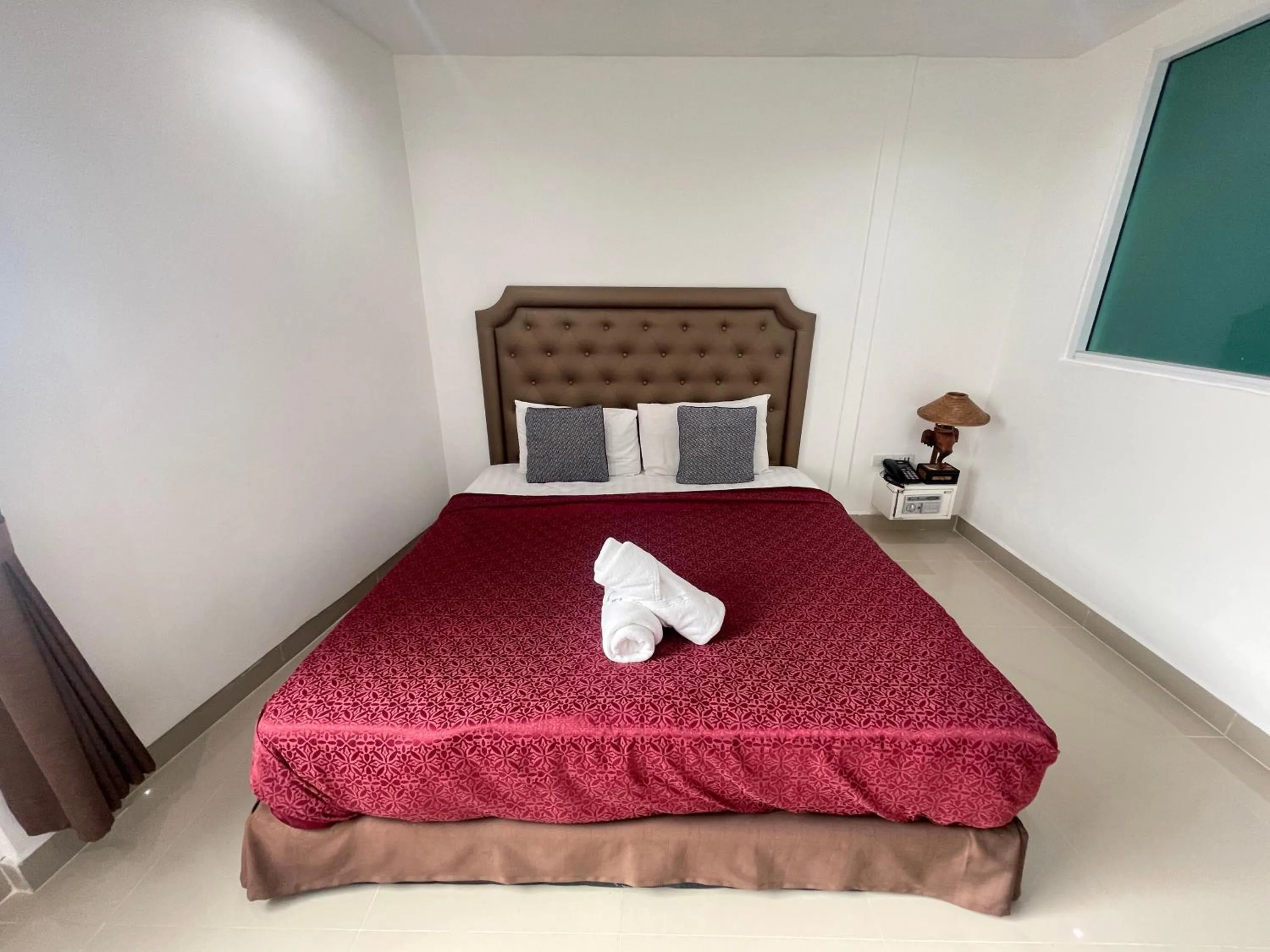 Bed in W-9 Hotel