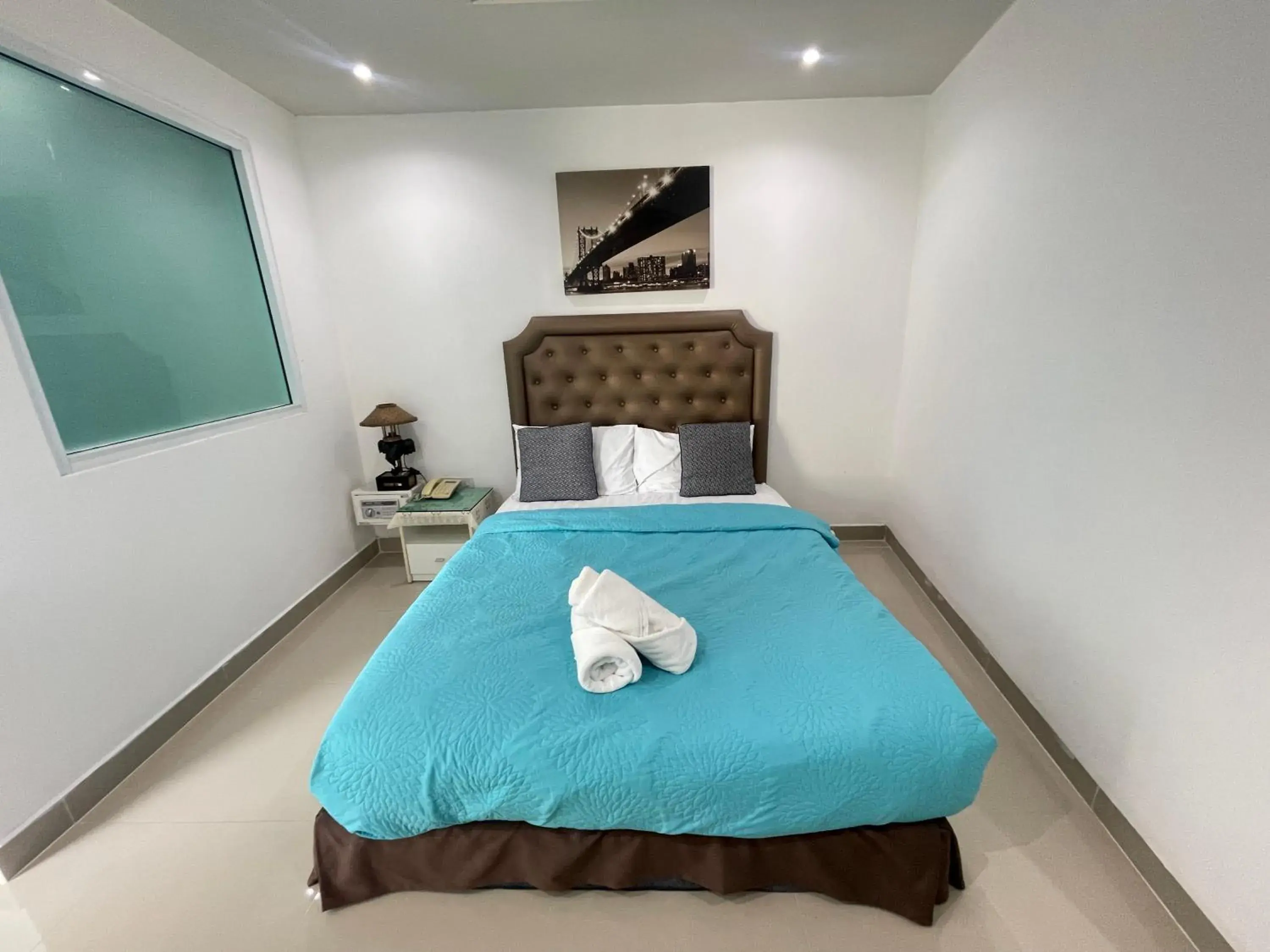 Photo of the whole room, Bed in W-9 Hotel Photo of the whole room, Bed in W-9 Hotel