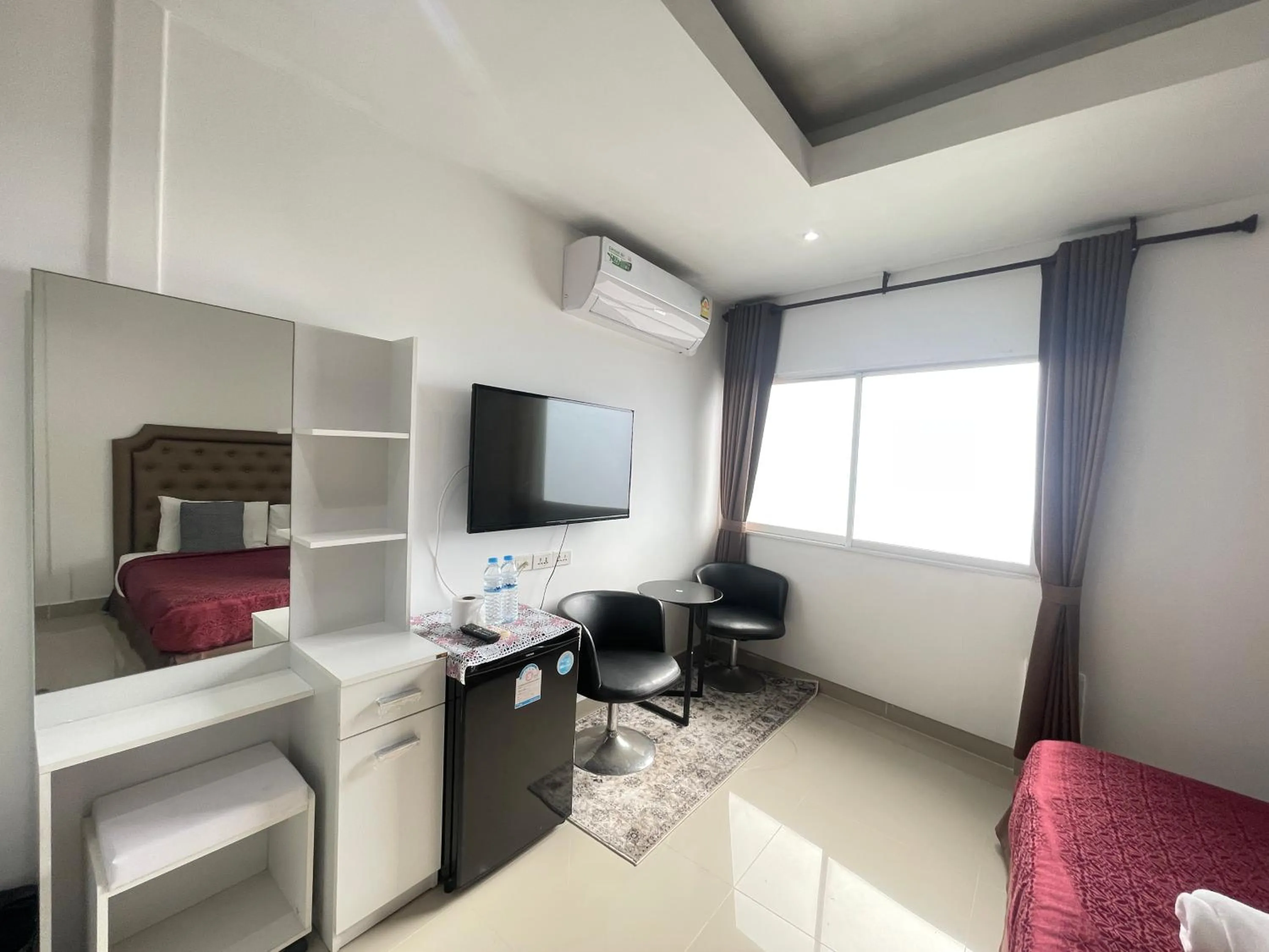 Photo of the whole room in W-9 Hotel