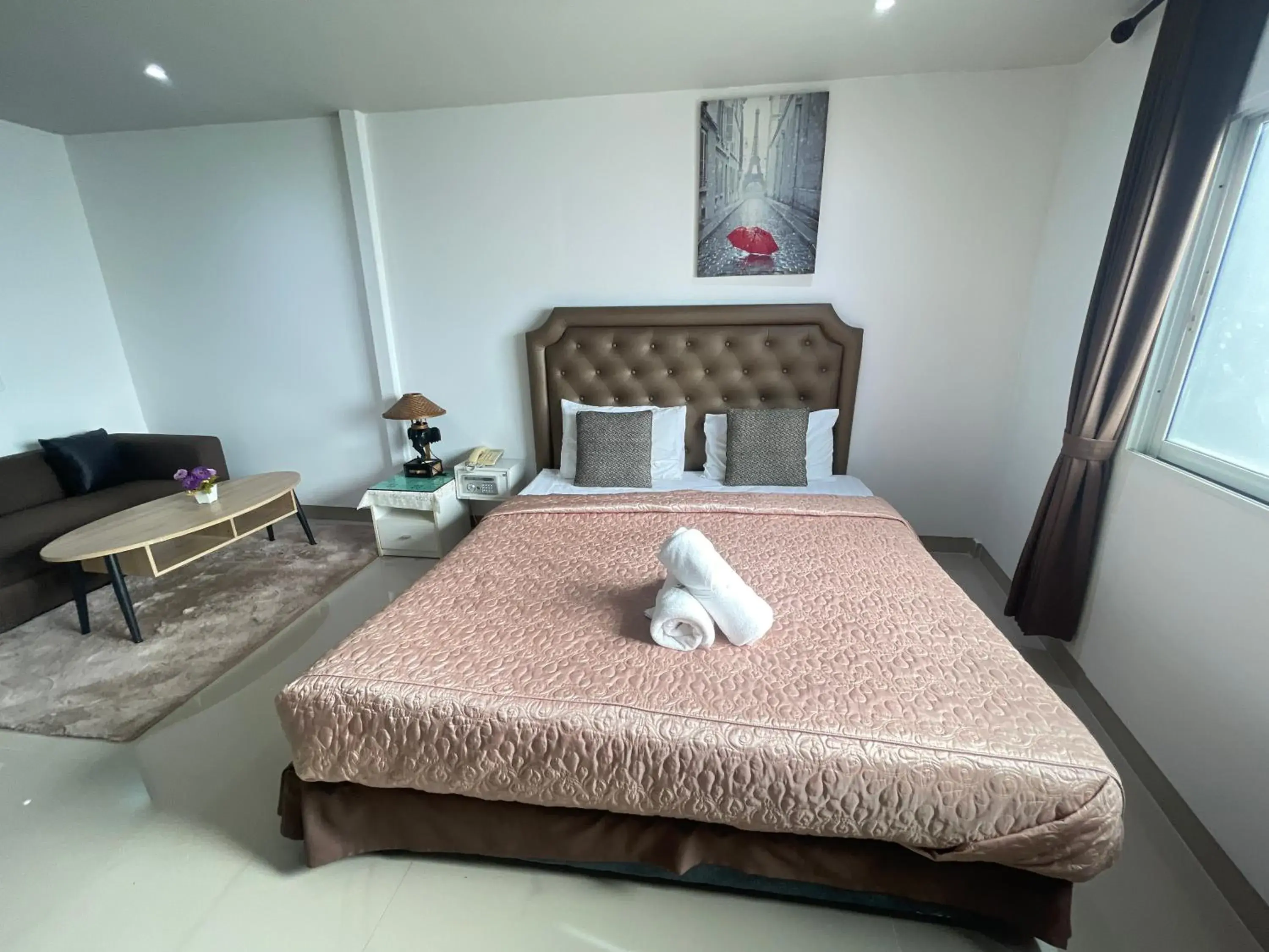 Bed in W-9 Hotel Bed in W-9 Hotel